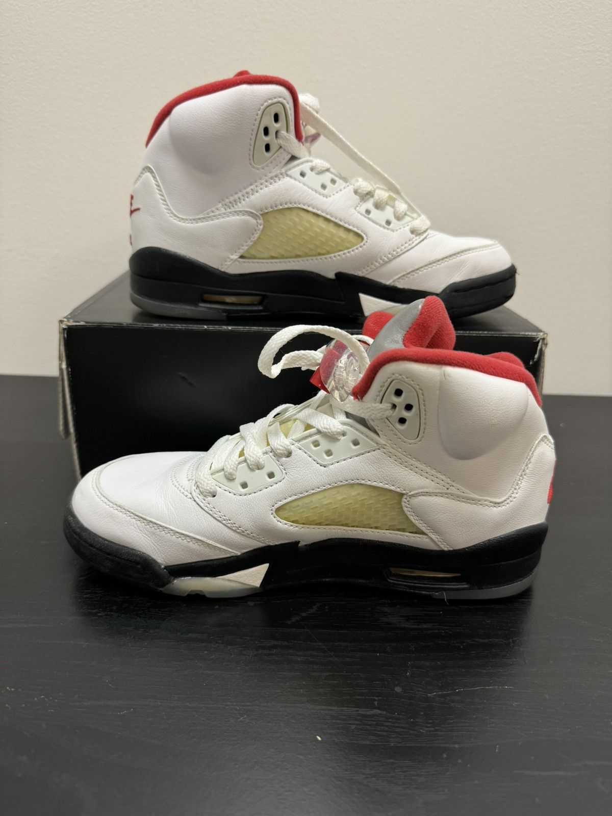 Jordan Brand Jordan 5 fire red silver tongue (2020) (gs) Size US 5 / EU 37 - 2 Thumbnail