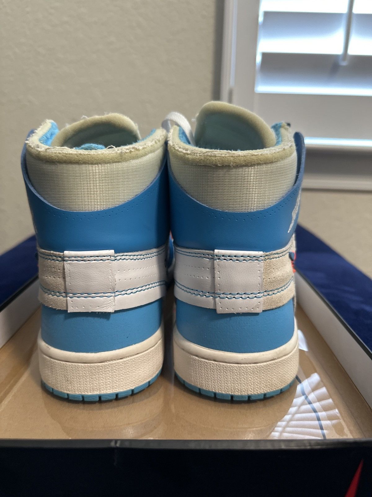 Off-White AIR JORDAN 1 x OFF-WHITE UNC Size US 9.5 / EU 42-43 - 4 Thumbnail