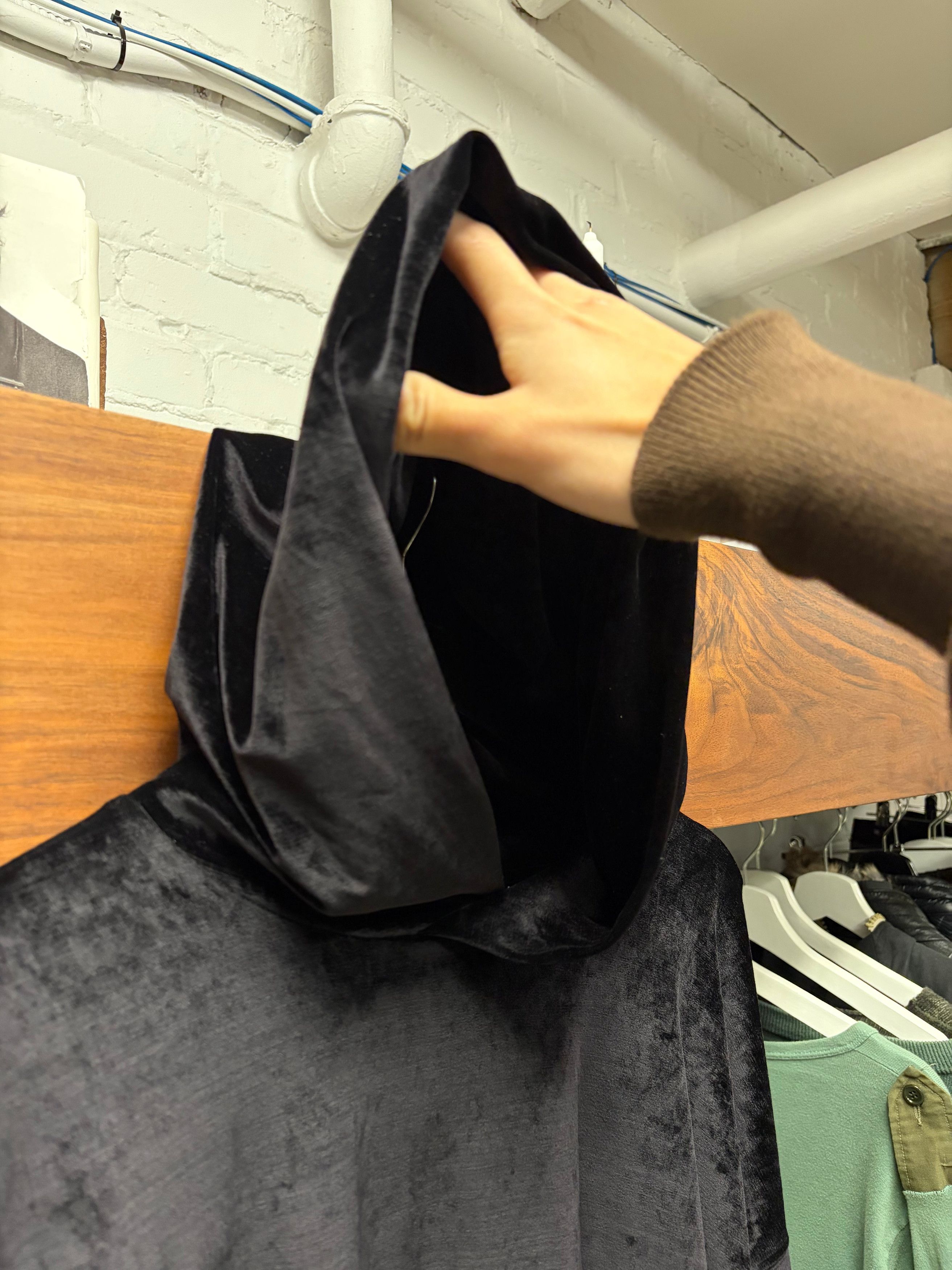 Balenciaga AW2022 Balenciaga Black Velour Pullover Hoodie Size US XL / EU 56 / 4 - 2 Thumbnail