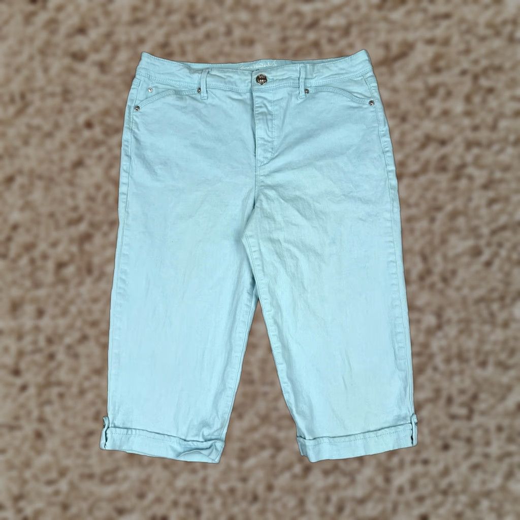 Gloria Vanderbilt Gloria Vanderbilt Jeans Capri Womens 10 Blue Mid Rise Stretch Denim 30x16 Jeans Capri Women Size 10 Blue Mid Rise Stretch Denim Capris Vintage No Size 32" / US 10 / IT 46 - 1 Thumbnail