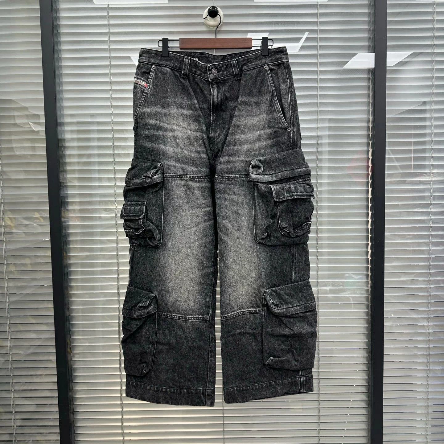 Diesel Diesel Black Multi-Pocket Cargo Pants Size 30 Like New Size US 30 / EU 46 - 1 Thumbnail