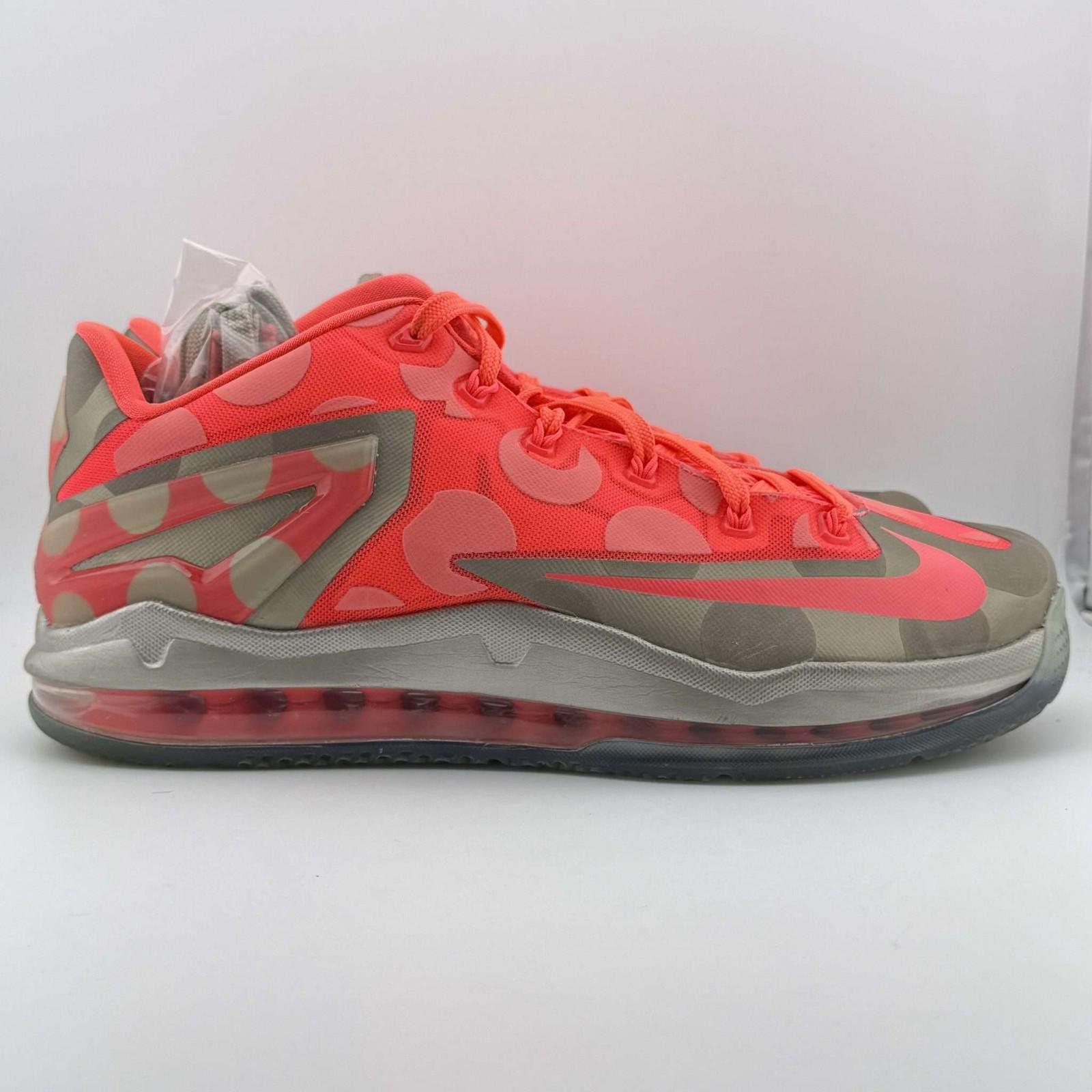 Nike Nike LeBron 11 Low Maison Polka Dots US 9.5 Used Size US 9.5 / EU 42-43 - 4 Thumbnail