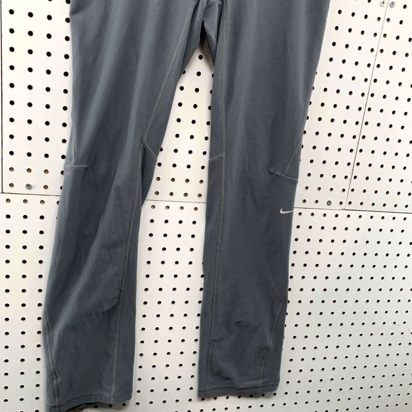 Nike Nike Dri-FIT Leggings Women's Small Gray Zip Pocket Ankles Activewear Shoes? Size 28" / US 6 / IT 42 - 4 Thumbnail