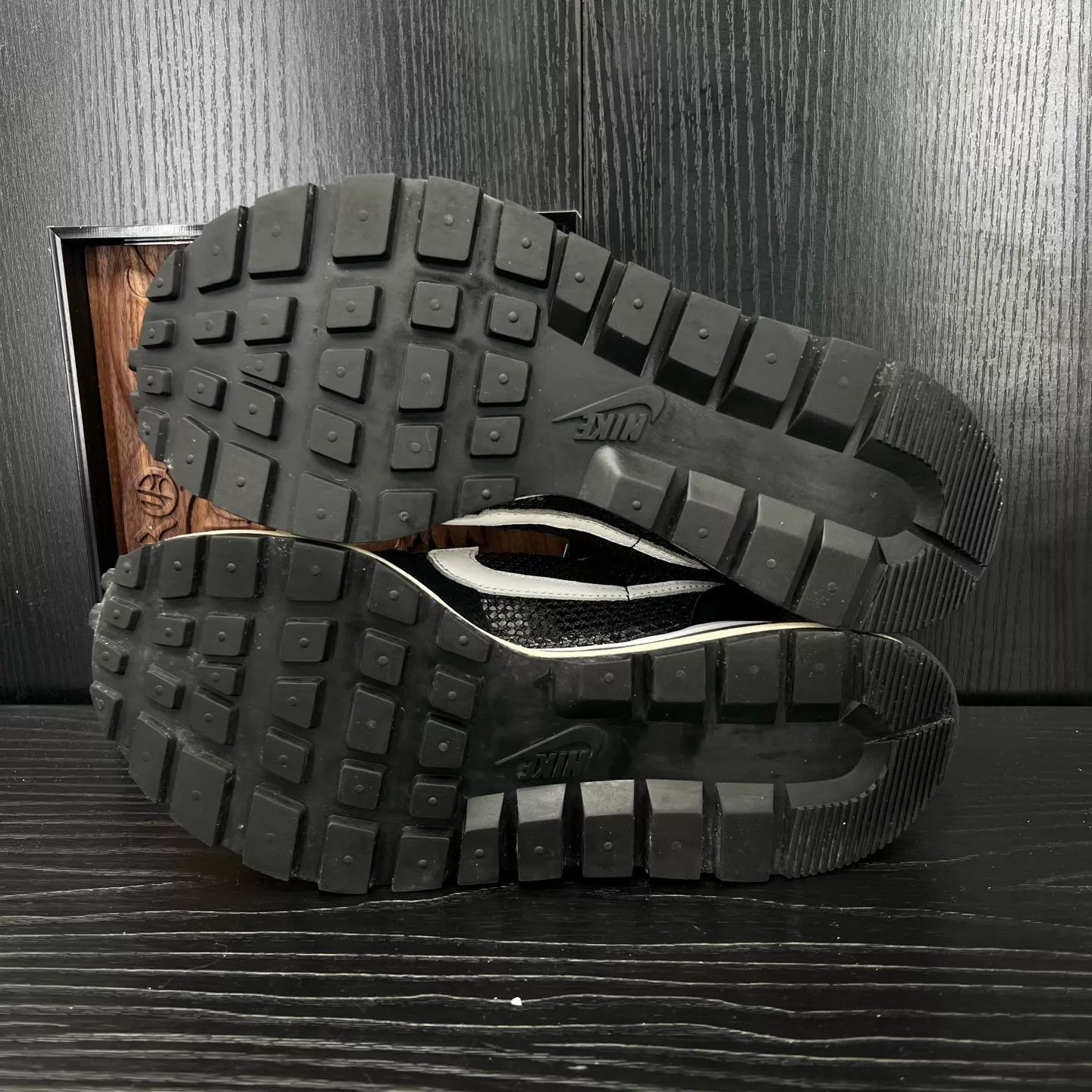 Nike Nike vaporwaffle 39 black white 2x worn boxed Size US 6 / EU 39 - 7 Thumbnail