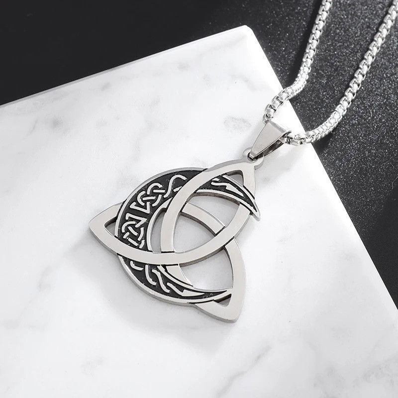 Vintage Classic Knot Moon Pendant Necklace Size ONE SIZE - 5 Thumbnail