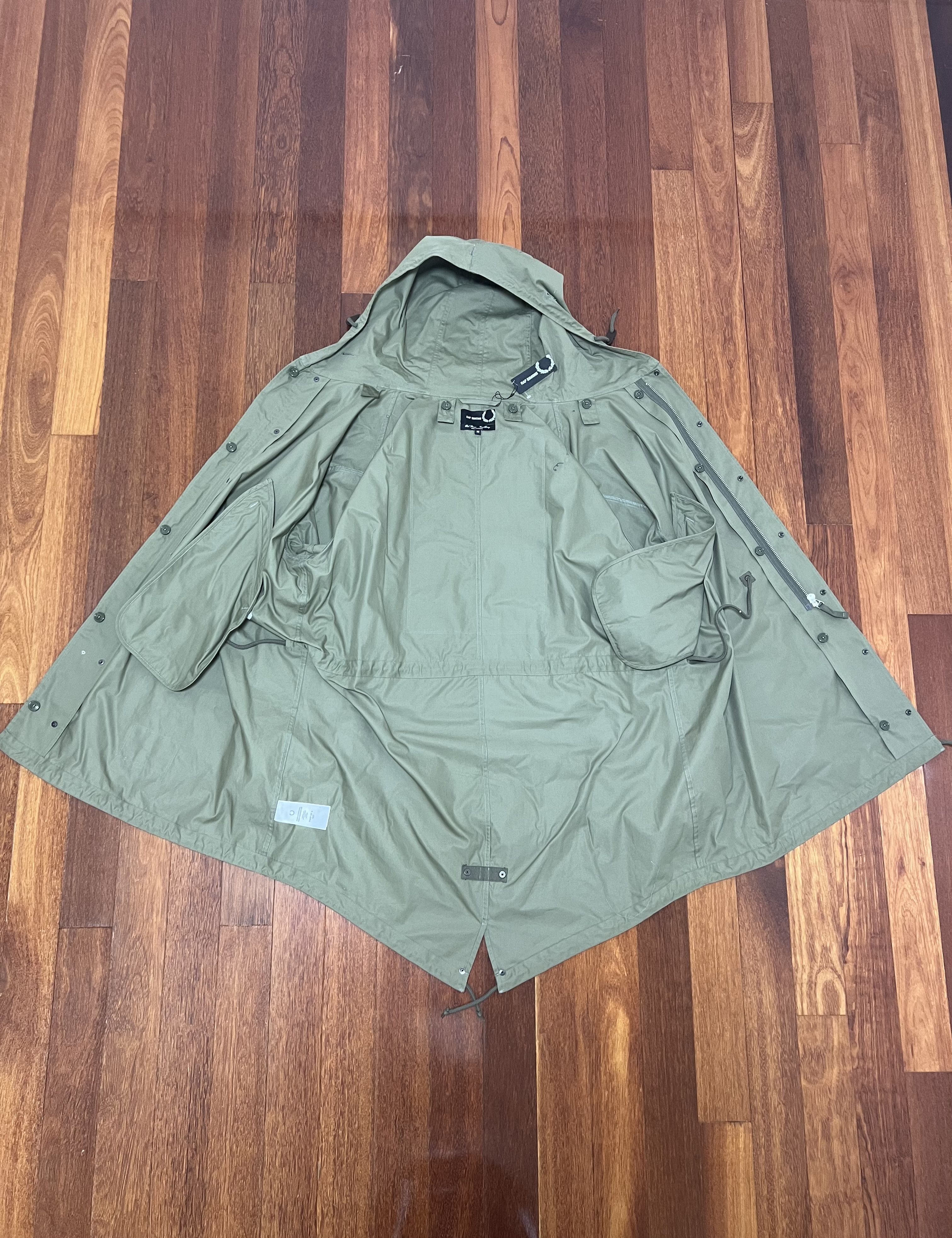 Fred Perry × Raf Simons 💚 AW20 Raf Simons x Fred Perry Detachable Liner Parka Olive Size US M / EU 48-50 / 2 - 8 Thumbnail