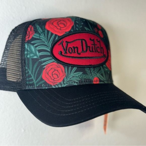 Designer × Von Dutch NWT VON DUTCH ROSES ON BLACK TRUCKER HAT Size ONE SIZE - 7 Thumbnail