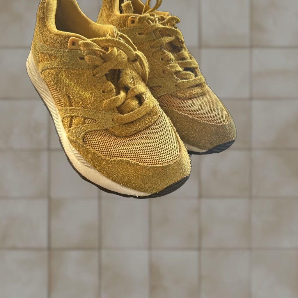 Reebok VINTAGE Reebok Classic Women Suede Hexalite Gold Sneaker 4.5 Hip Hop Women Size US 5 / IT 35 - 1 Thumbnail