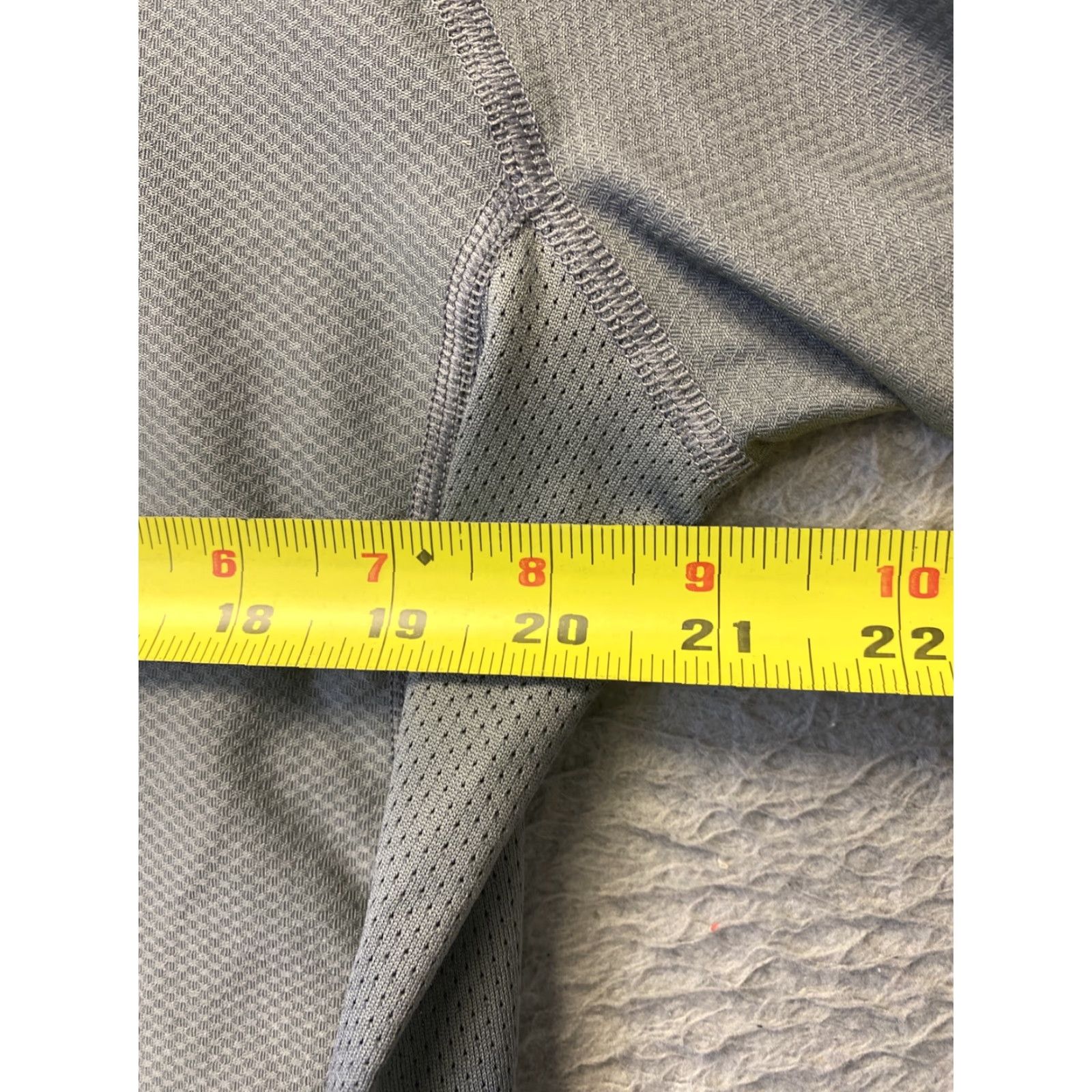 Under Armour VINTAGE Under Armour HeatGear Shirt Breathable Gray Mens XL Athletic Activewear Size US XL / EU 56 / 4 - 5 Thumbnail