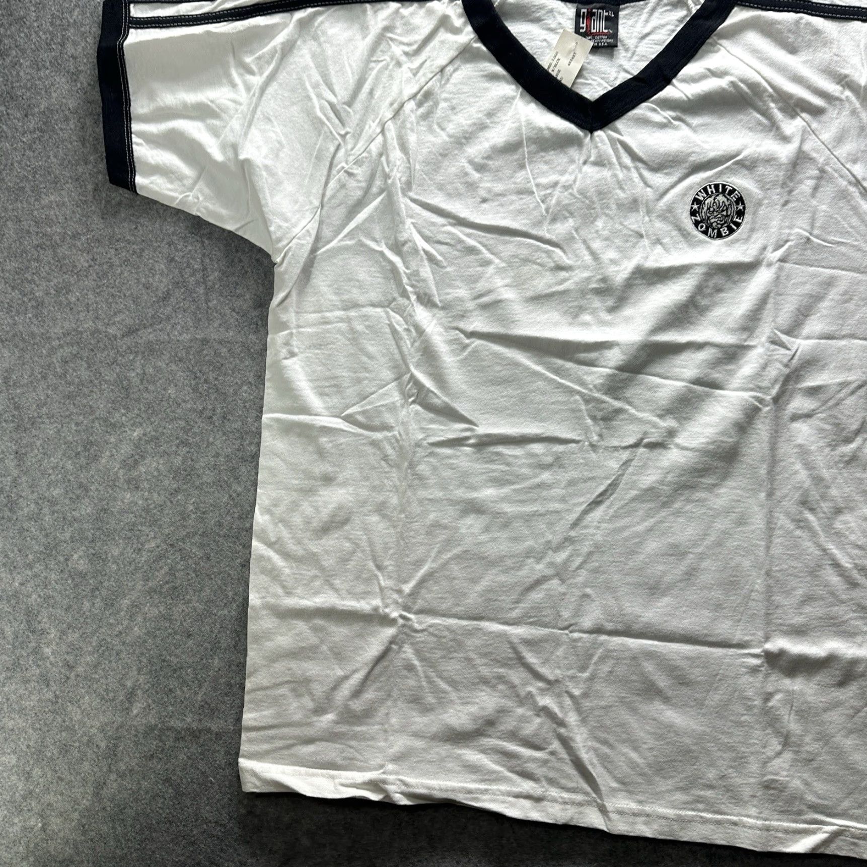 Vintage VINTAGE Giant White T-Shirt Mens XL Embroidered Rob Zombie 90s Ringer Tee Shirt White Giant Mens XL Embroidered Rob Zombie 1990s 90s Size US XL / EU 56 / 4 - 4 Thumbnail