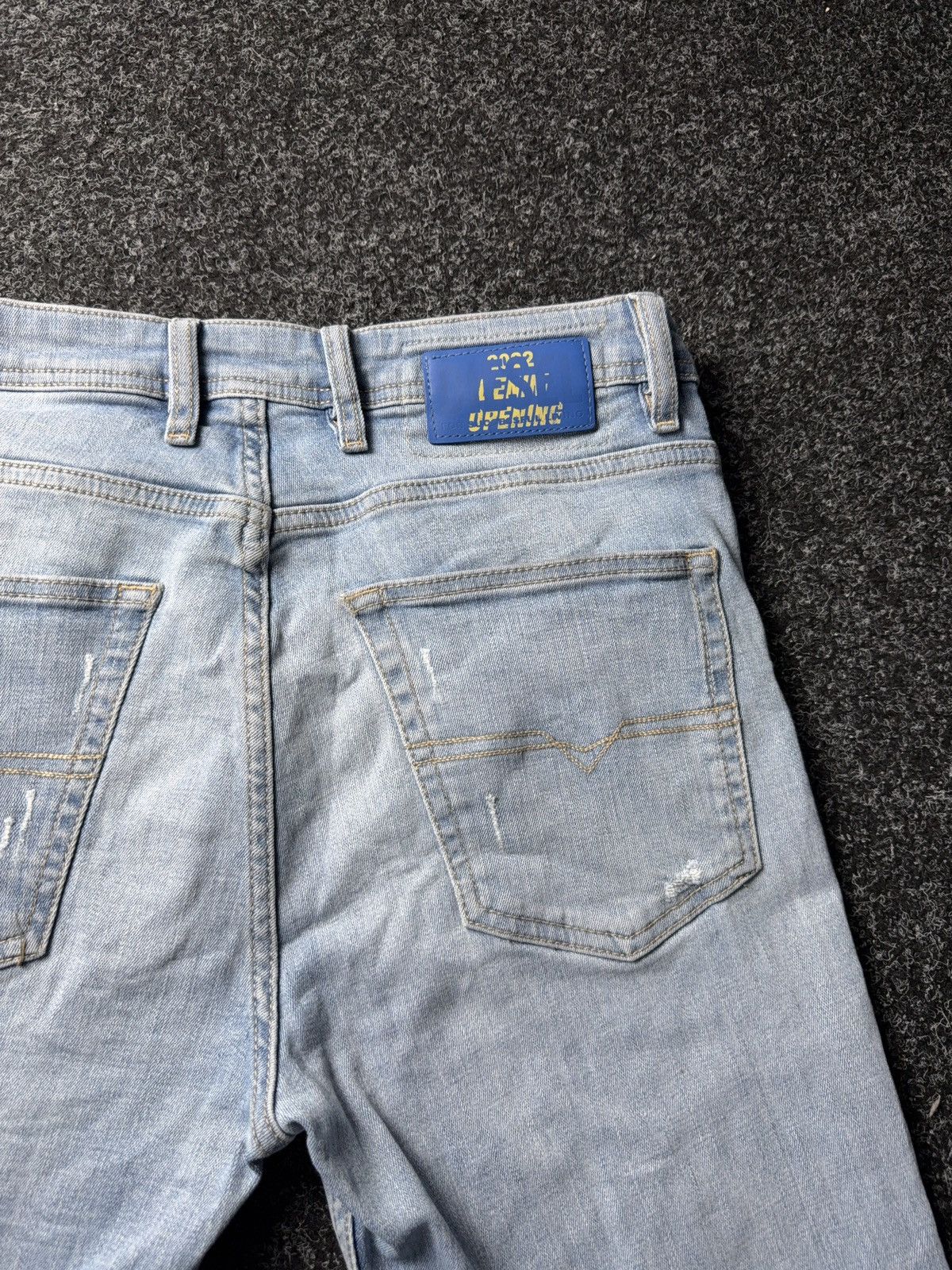 Diesel Luxury 00s Diesel Skinny Light Wash Jeans Y2K Made in Italy Size US 31 - 17 Thumbnail