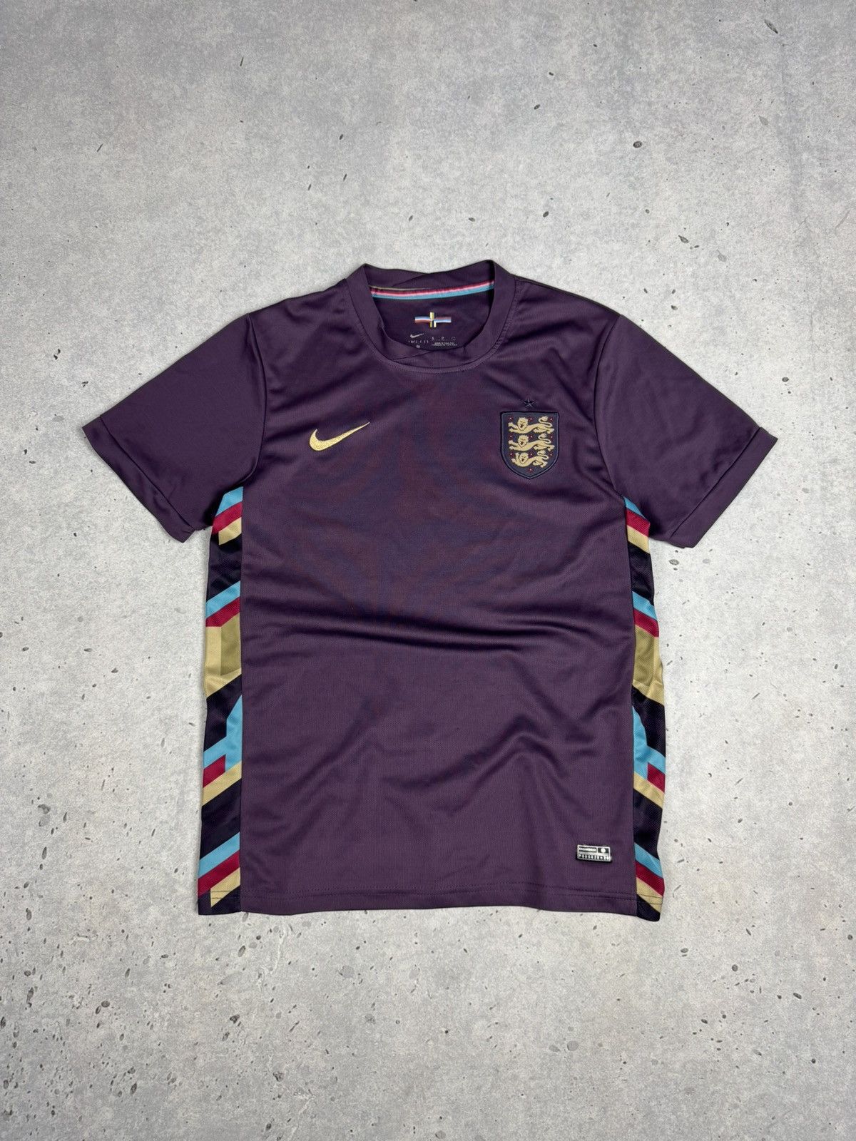 Nike Nike England Swoosh Soccer Jersey Tee Y2K Size US S / EU 44-46 / 1 - 1 Thumbnail