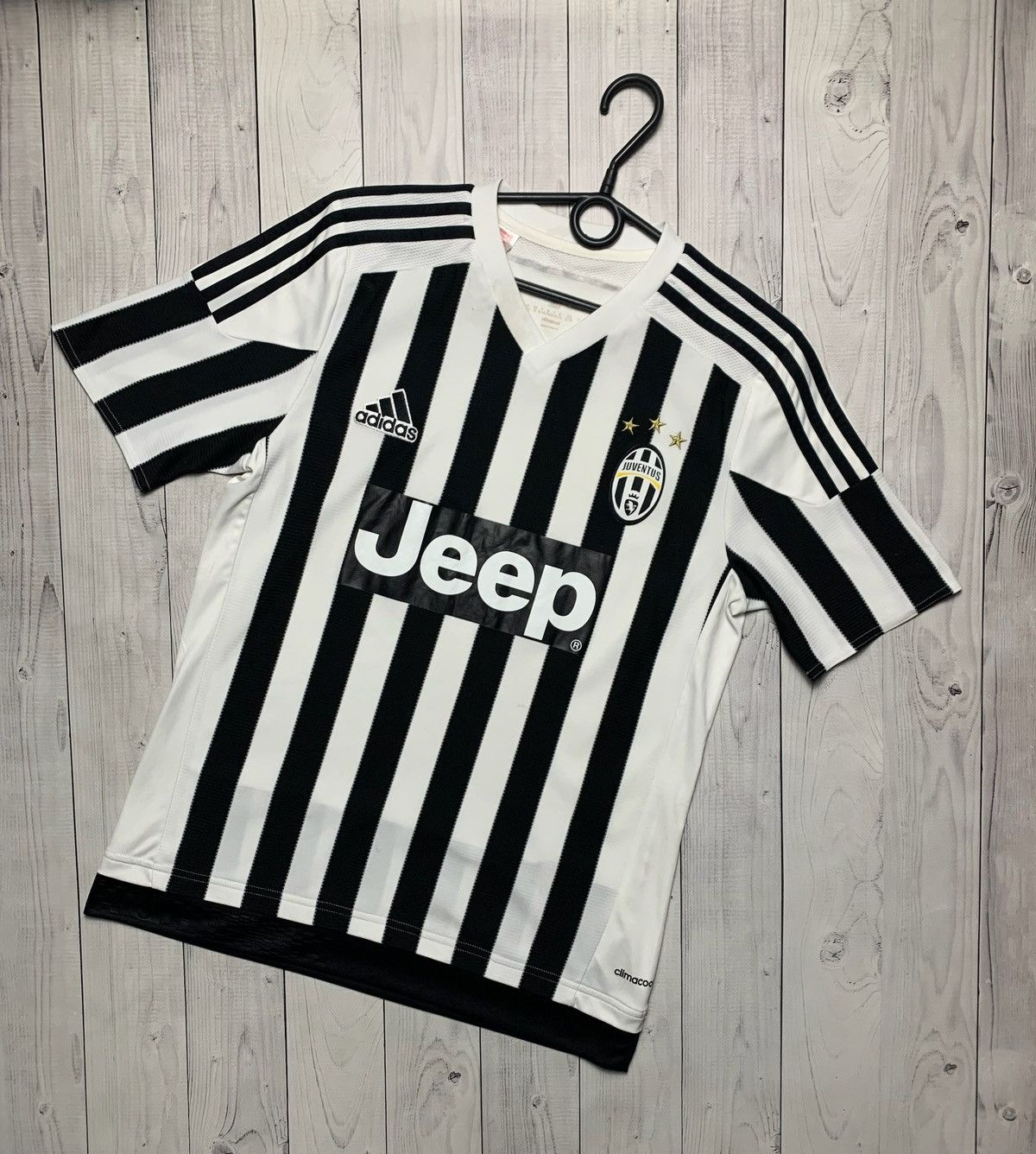 Adidas × Vintage Vintage adidas Juventus soccer jersey striped size S Size US S / EU 44-46 / 1 - 1 Thumbnail