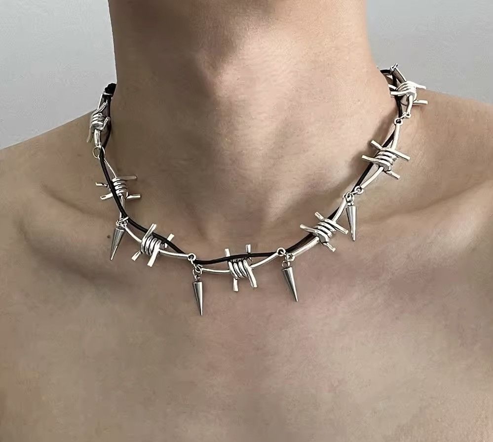 Vintage Punk Thorn Rivet Clavicle Necklace Size ONE SIZE - 1 Thumbnail