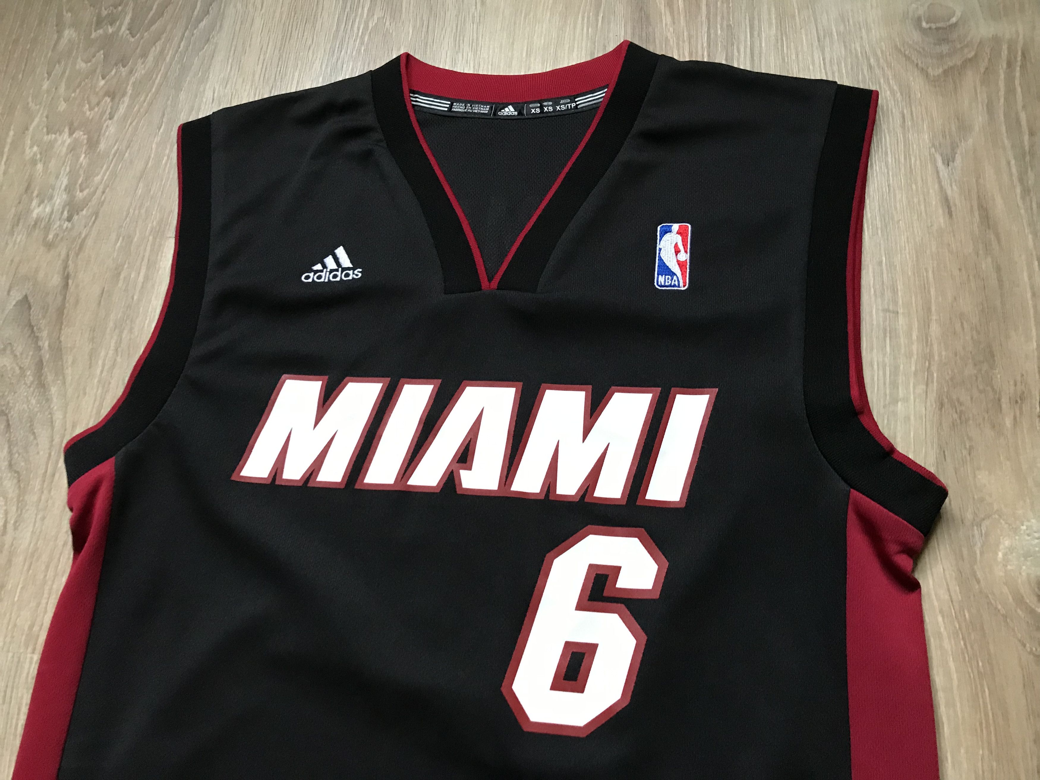 Adidas × NBA × Vintage Adidas Vintage Miami Heat LeBron James #6 Jersey Size US XS / EU 42 / 0 - 2 Thumbnail