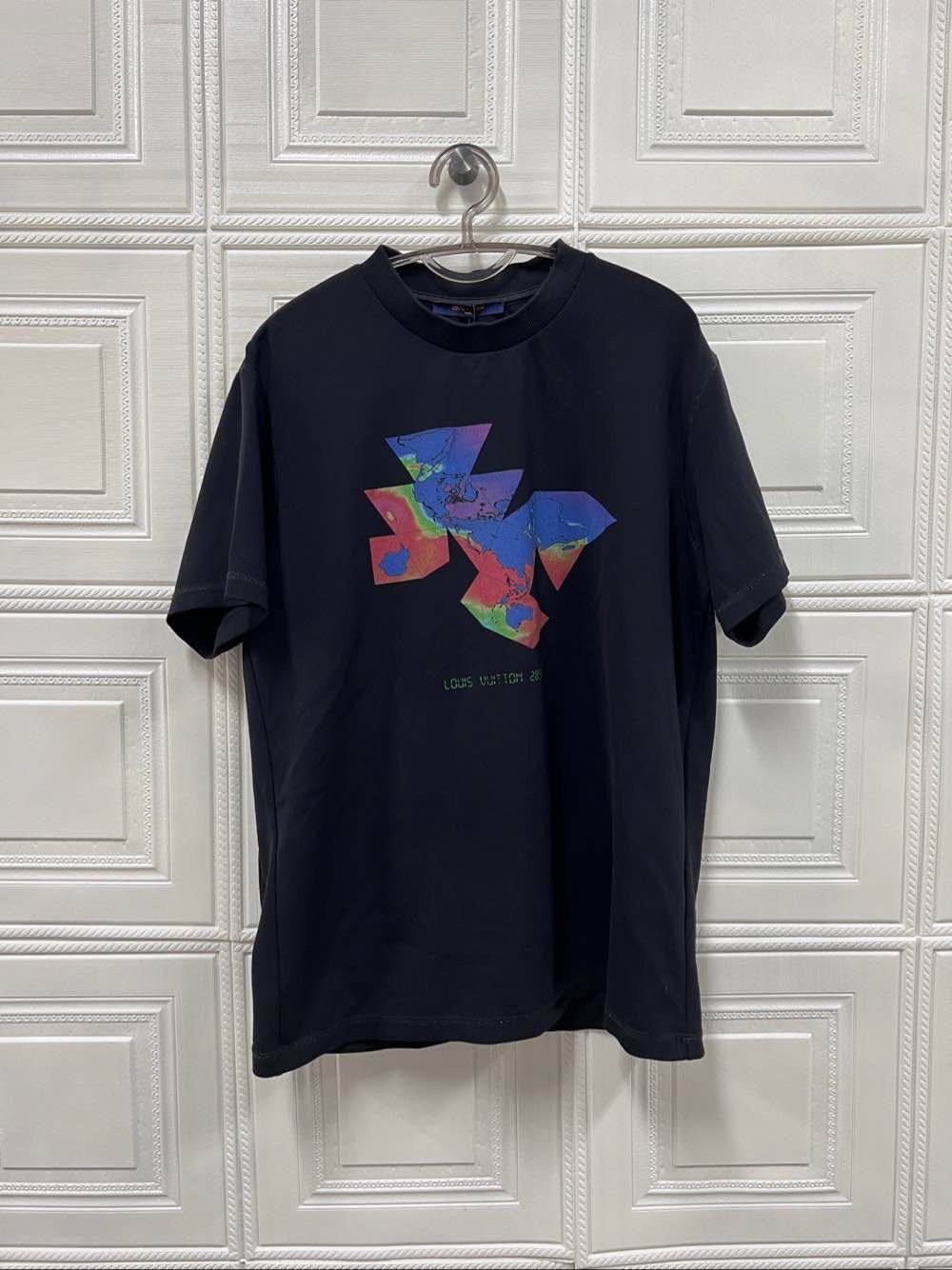 Louis Vuitton Louis Vuitton Geometric World Map T-Shirt XL Size US XL / EU 56 / 4 - 1 Thumbnail