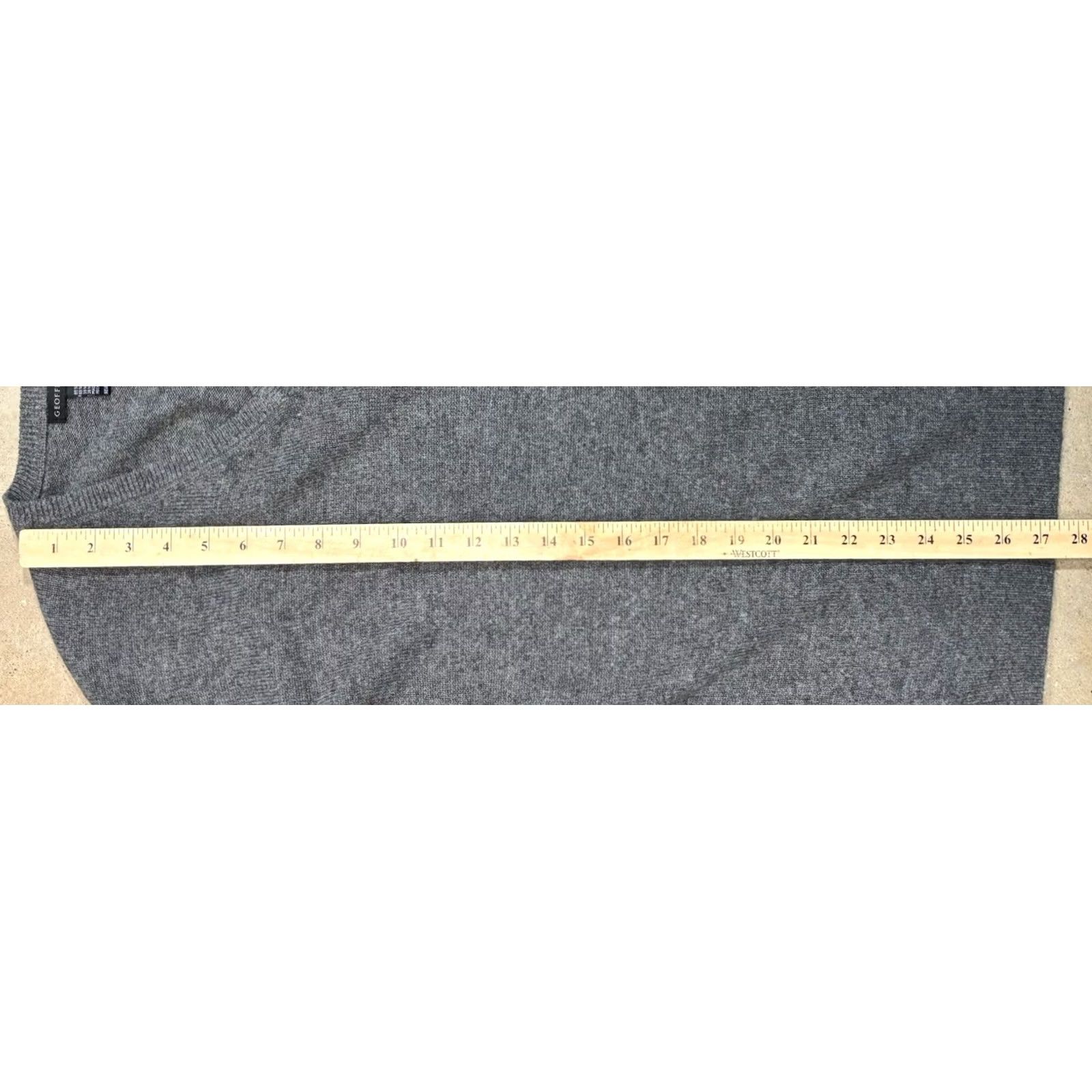 Geoffrey Beene VINTAGE Geoffrey Beene Cashmere Sweater Men’s XL Grey V-Neck Pullover Classic (Solid) Adults Mens Size US XL / EU 56 / 4 - 6 Thumbnail