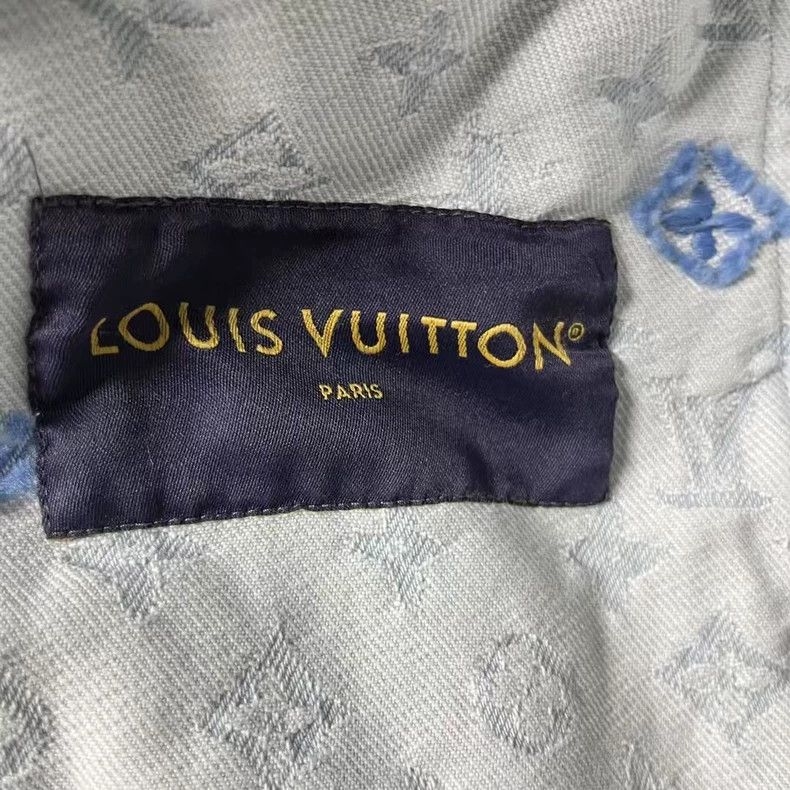 Louis Vuitton Louis Vuitton 24 Latest Blue Lapel Button Long Sleeve Jack Size US S / EU 44-46 / 1 - 2 Thumbnail