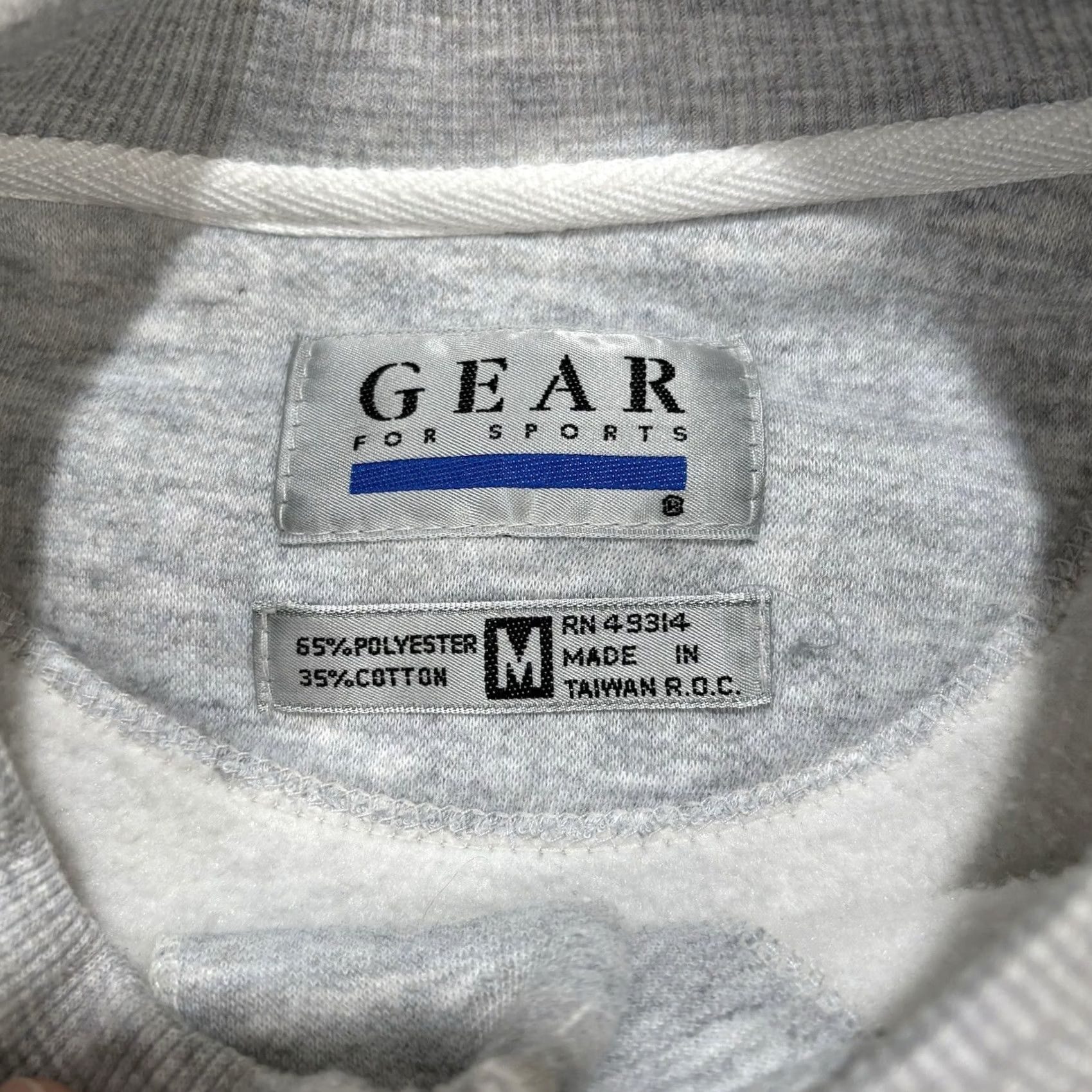Vintage VINTAGE Gear Alaska Polar Bear Henley Sweatshirt M Gray Pullover Graphic Print Sports 90s Animals Collarless Mens Size US M / EU 48-50 / 2 - 5 Thumbnail