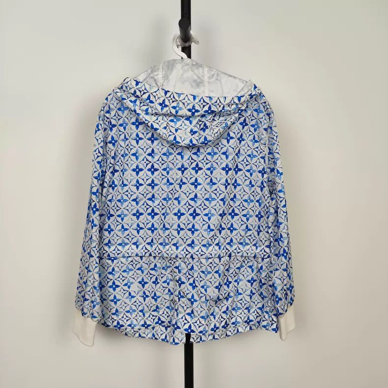 Louis Vuitton Louis Vuitton Full logo sunscreen jacket Size XXS / US 00 / IT 34 - 2 Thumbnail