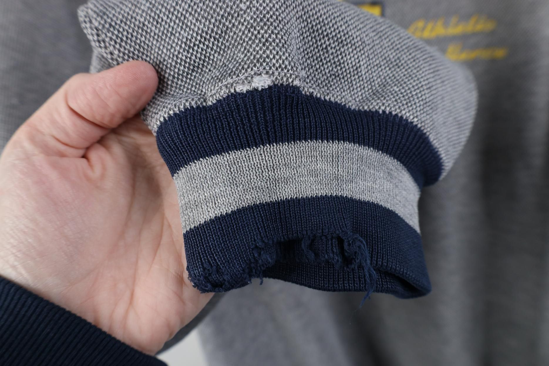 Vintage Vintage 90s University of Michigan Crewneck Sweatshirt Gray Size US XL / EU 56 / 4 - 9 Thumbnail