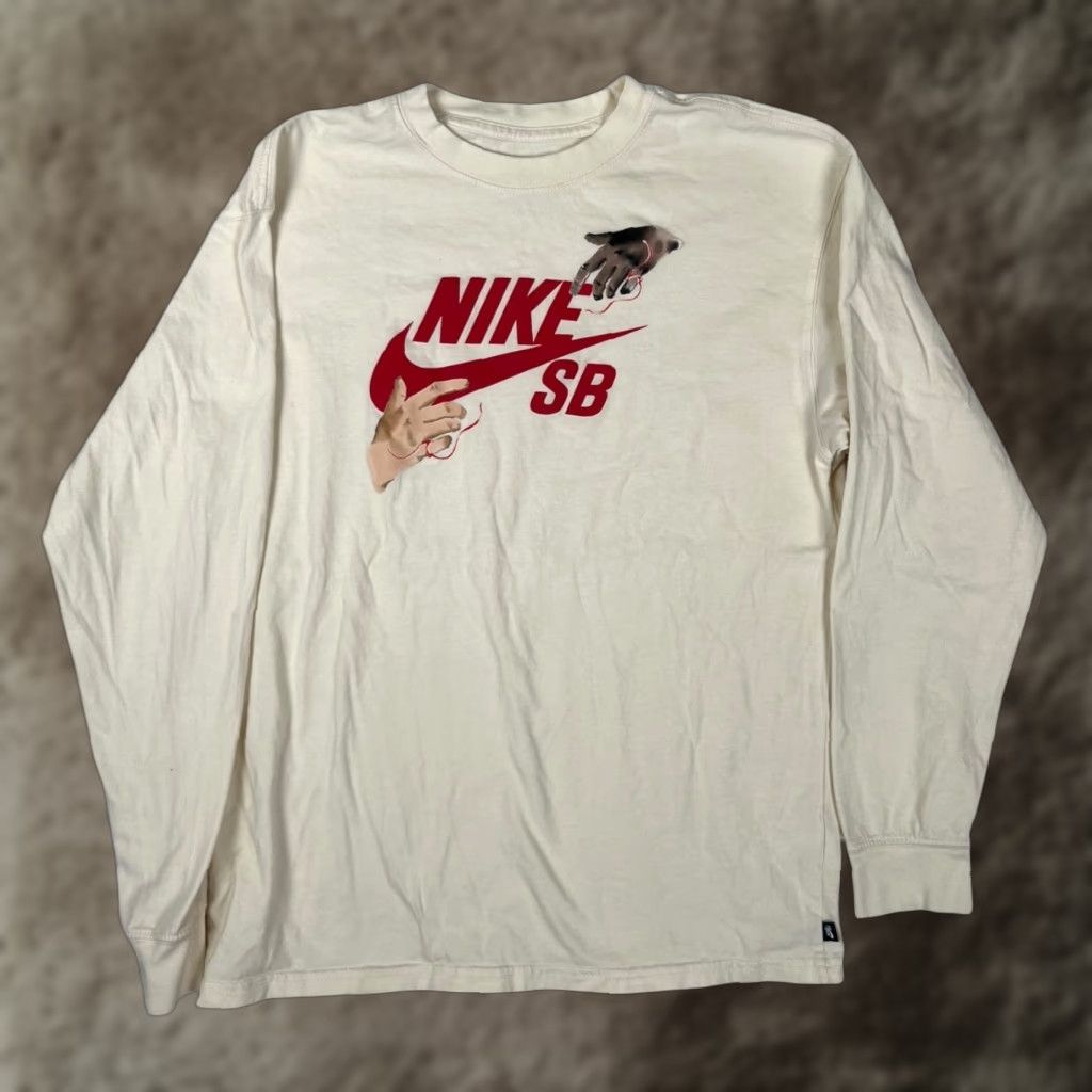 Nike Nike SB Long Sleeve Shirt City of Love Beige S Crew Neck Logo Regular Men 2020s T-Shirt Cotton Vintage No Size US S / EU 44-46 / 1 - 1 Thumbnail