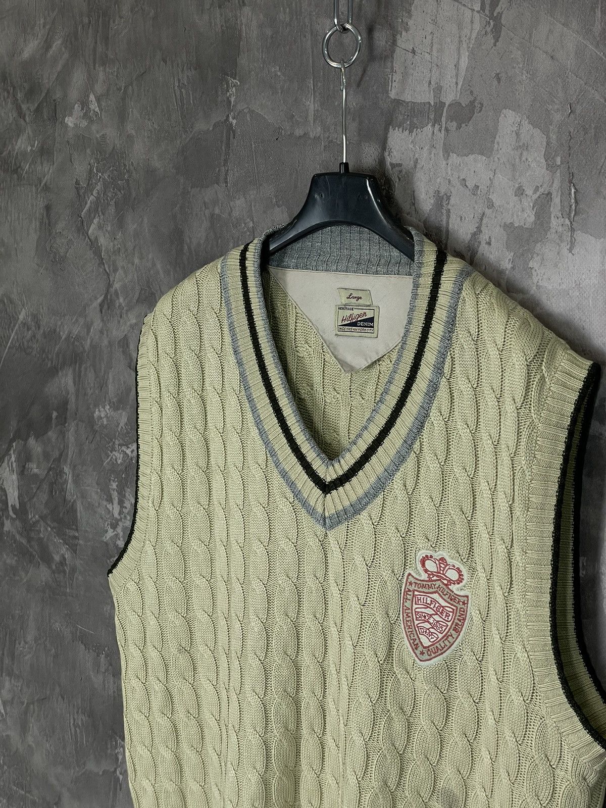 Tommy Hilfiger × Vintage Vintage 90s Tommy Hilfiger Dapper Cable Knit Sweater Vest Size US L / EU 52-54 / 3 - 6 Thumbnail