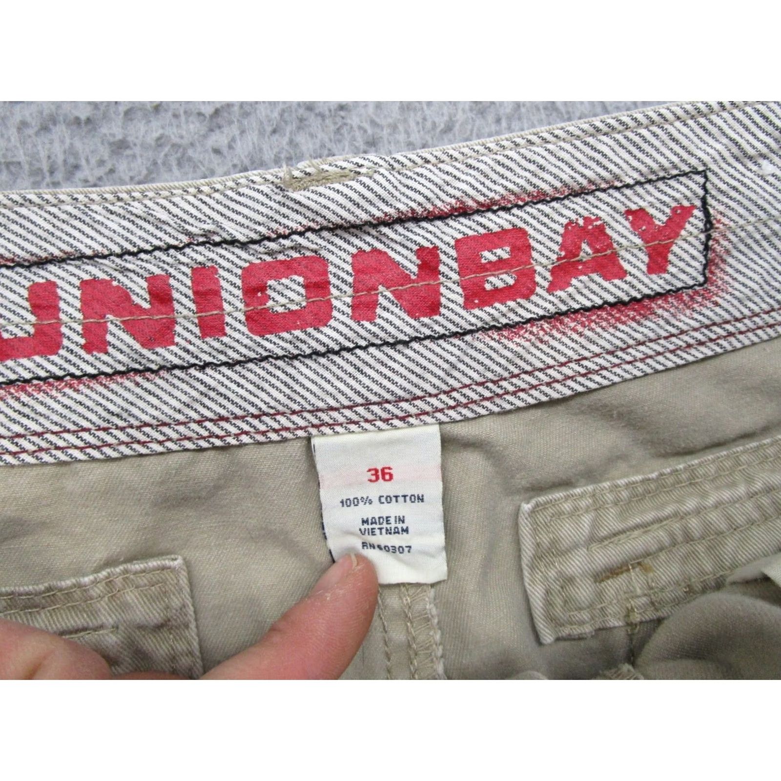 Vintage UNIONBAY Cargo Shorts Mens Beige Y2K Casual Mid Rise Size 36 Skater Grunge Size US 36 / EU 52 - 4 Thumbnail