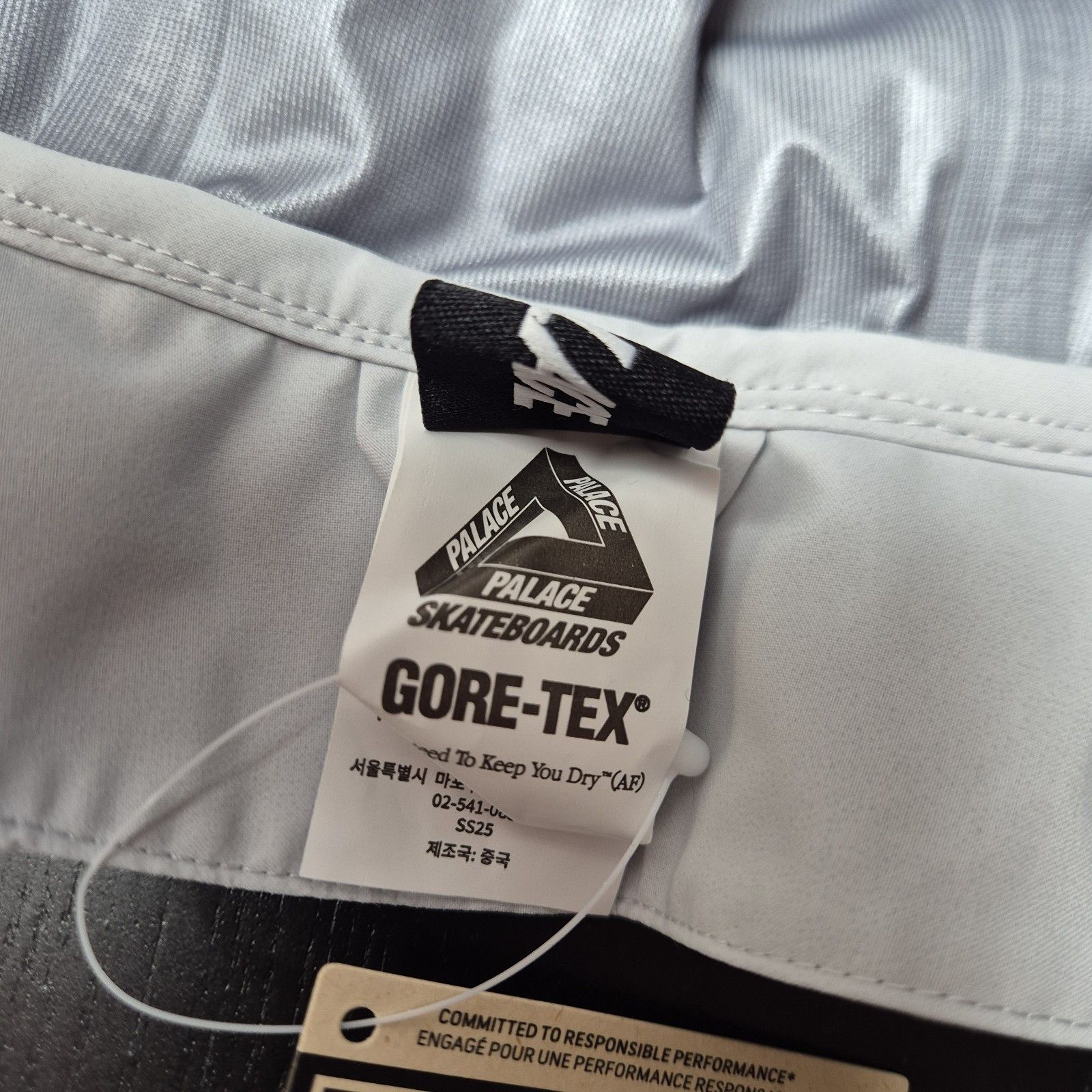 Palace Palace Gore-Tex 3L Showerman Hood Cloud Grey S/M New SS25 Size ONE SIZE - 5 Thumbnail