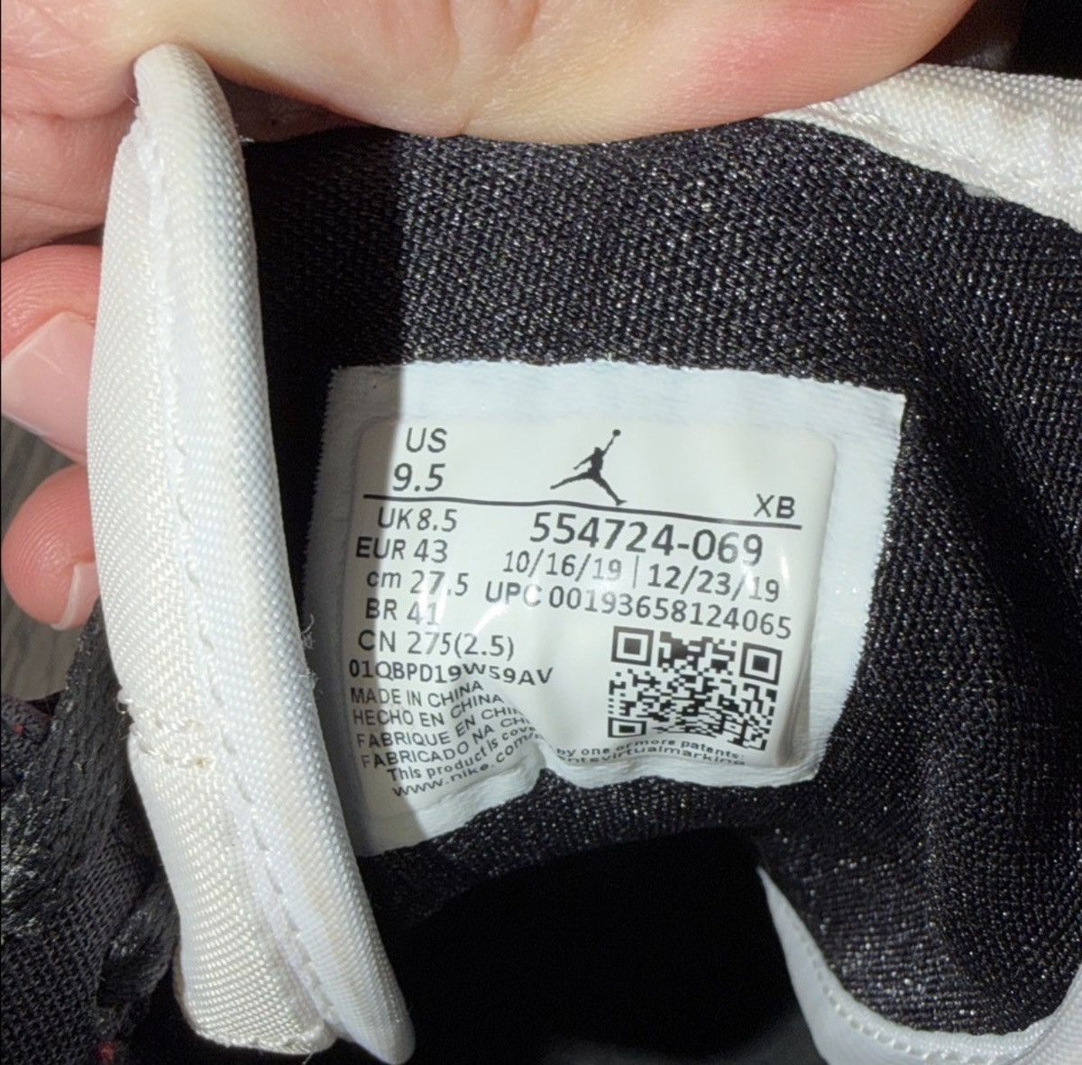 Jordan Brand Air Jordan 1 Mid ‘Chicago Black Toe’ Size US 9.5 / EU 42-43 - 4 Thumbnail