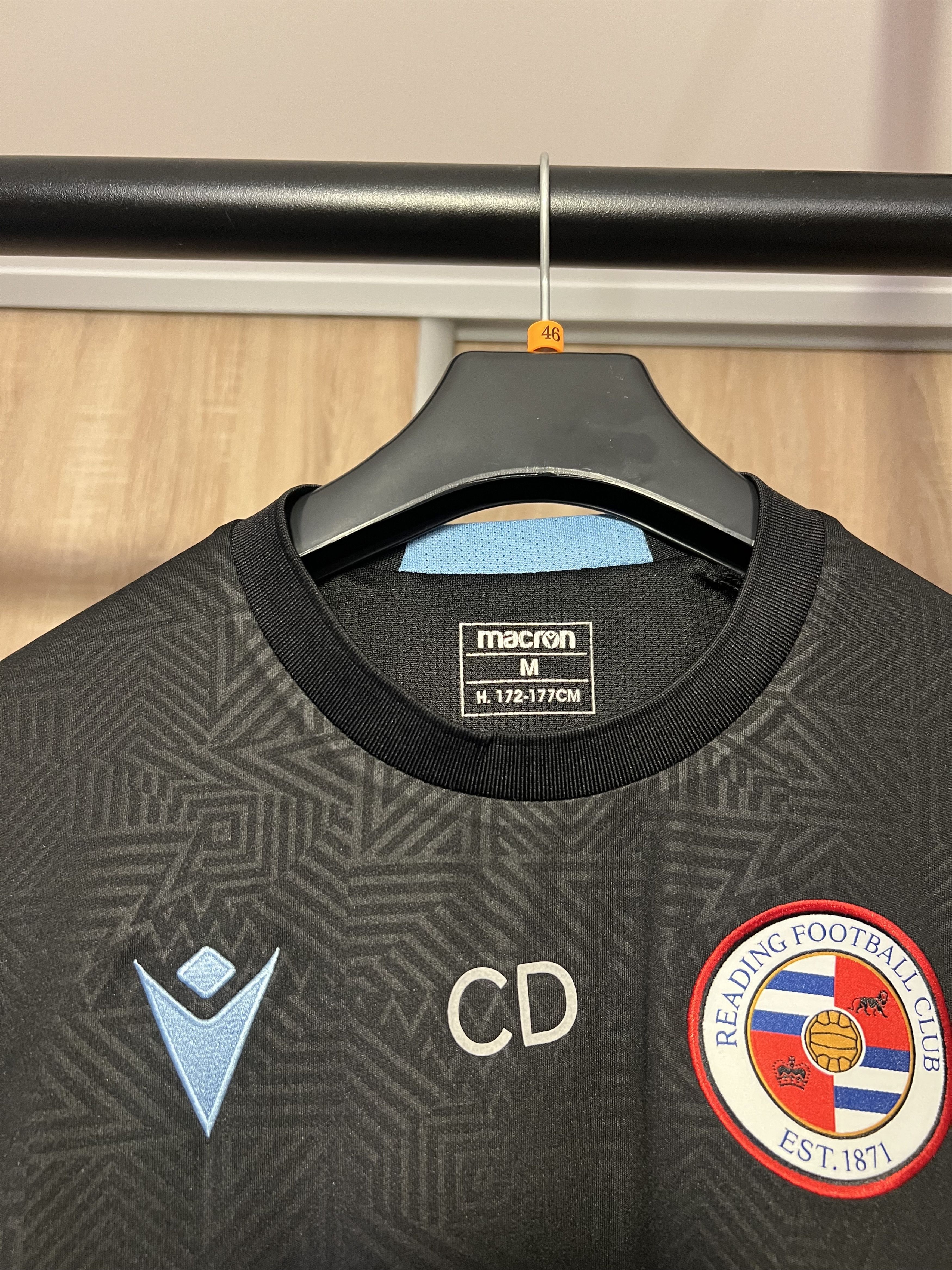 Macron Reading 2021-22 Macron training jersey size M Size US M / EU 48-50 / 2 - 3 Thumbnail