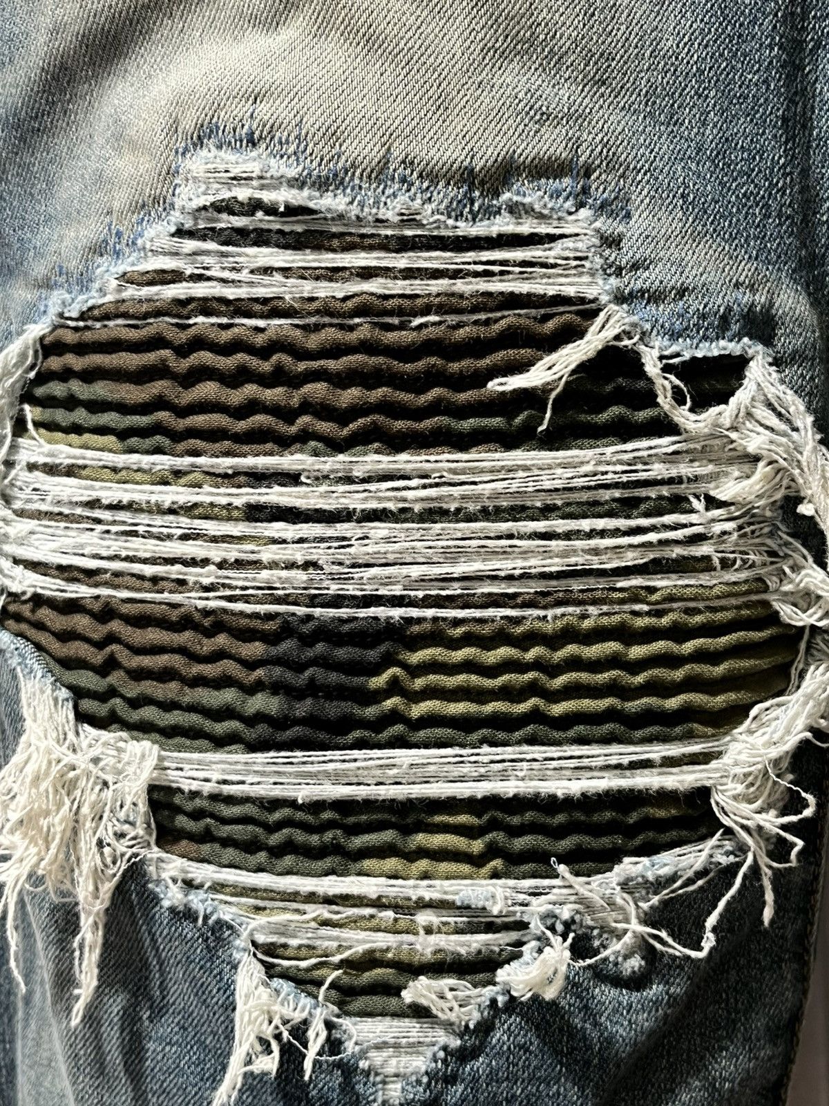 Amiri AUTHENTIC AMIRI JEANS DENIM PANTS RIPS AND RUFFLES MENS 38 Size US 38 / EU 54 - 2 Thumbnail