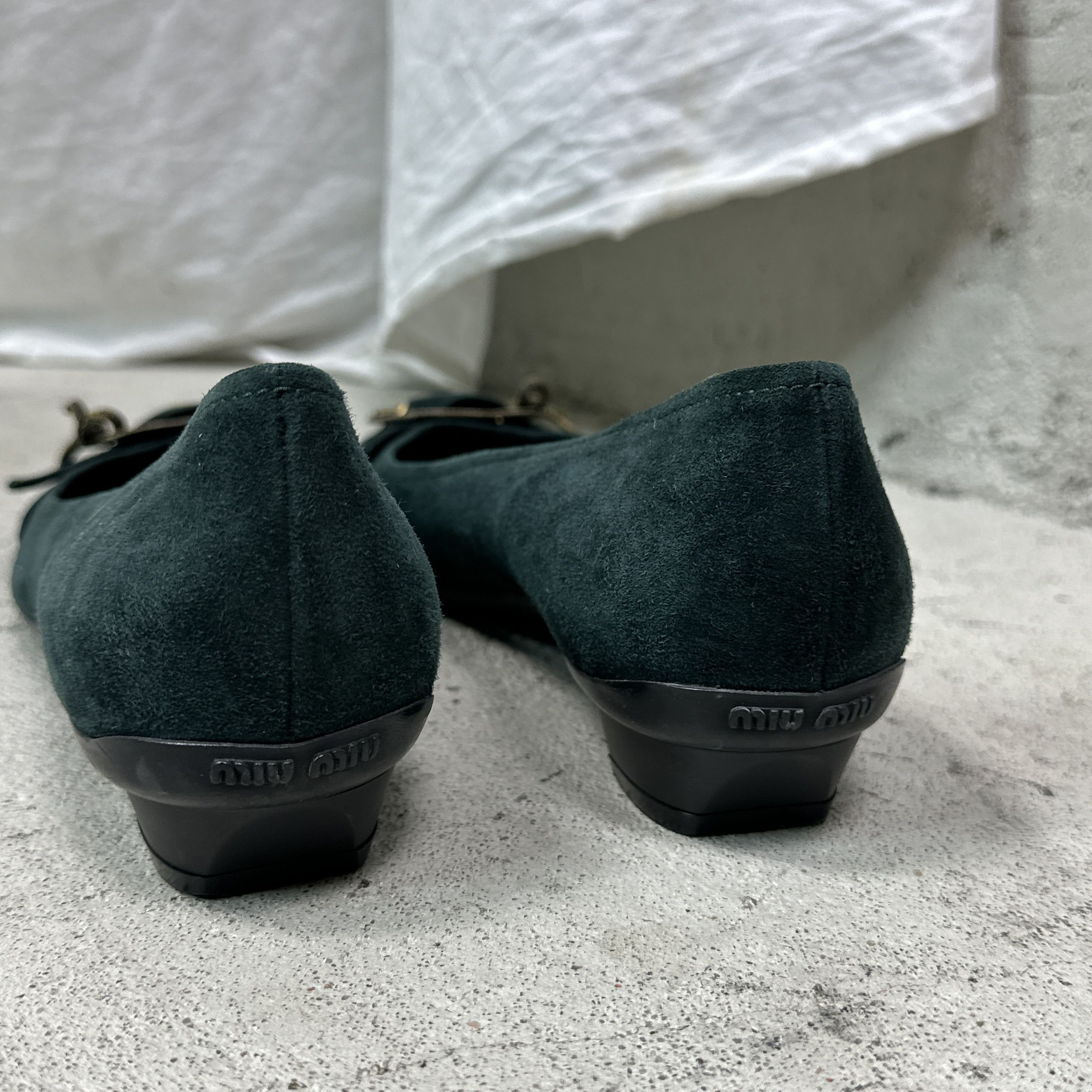 Miu Miu Vintage Avant Garde Dark Velvet Miu Miu Kitten Heels 00s Size US 9 / IT 39 - 8 Thumbnail