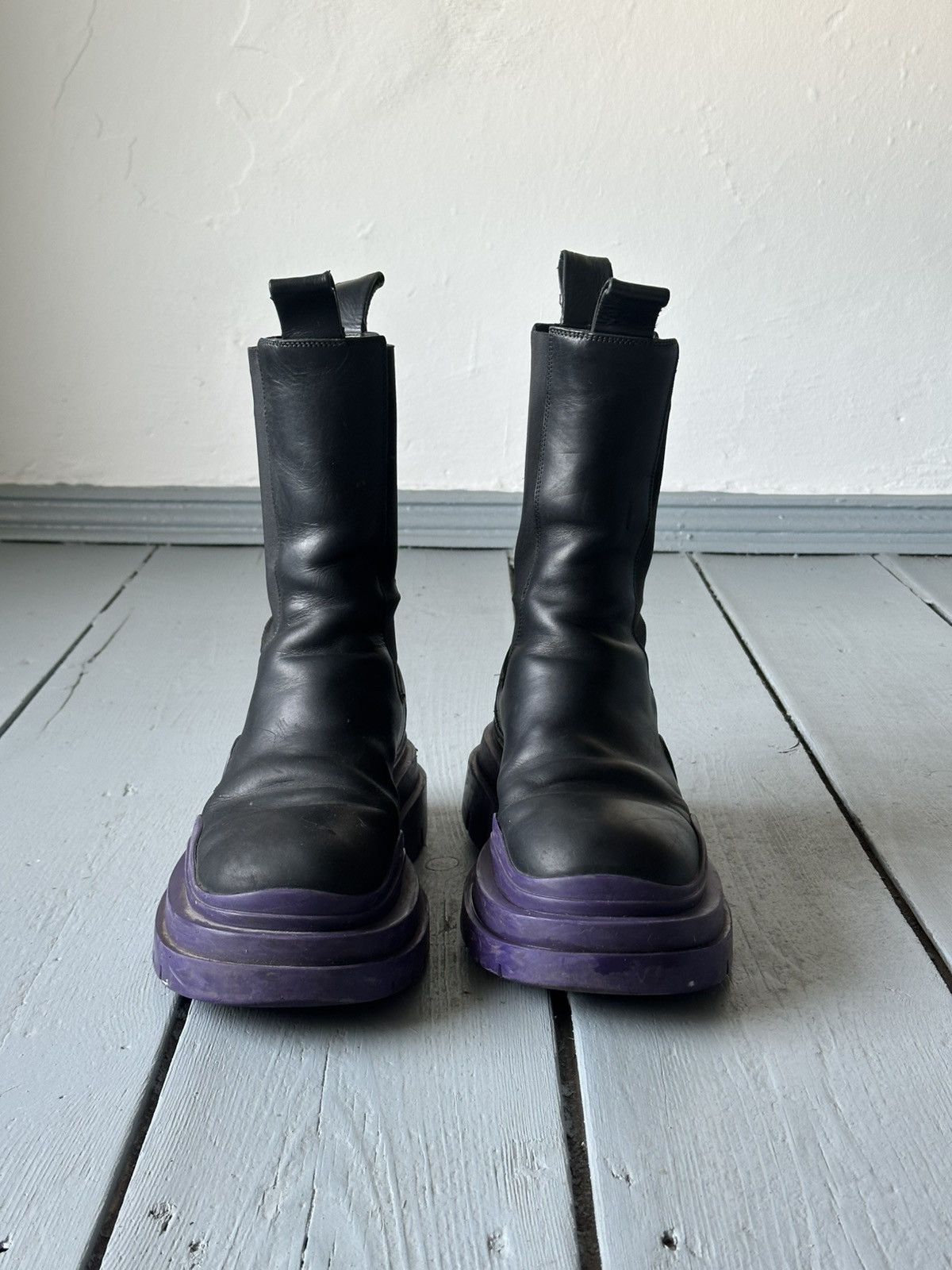 Bottega Veneta Bottega Veneta black leather pull on boots with purple sole. Size US 7.5 / EU 40-41 - 2 Thumbnail