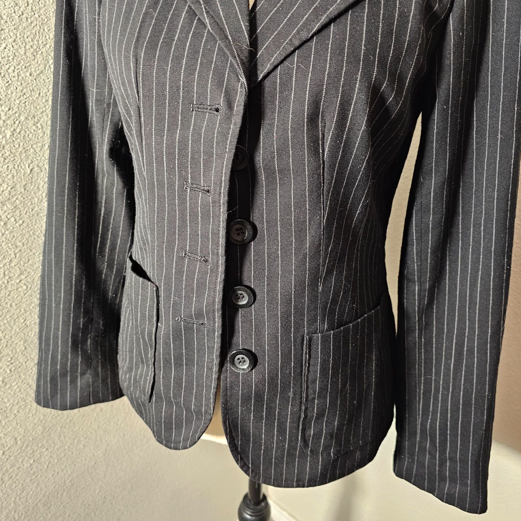 Vintage Apostrophe Black Blazer Jacket Women's Size 2 Pinstripe Front Button Four-Button Single-Breasted Pocket Formal Chest Small Size 2 Black Size XS / US 0-2 / IT 36-38 - 5 Thumbnail