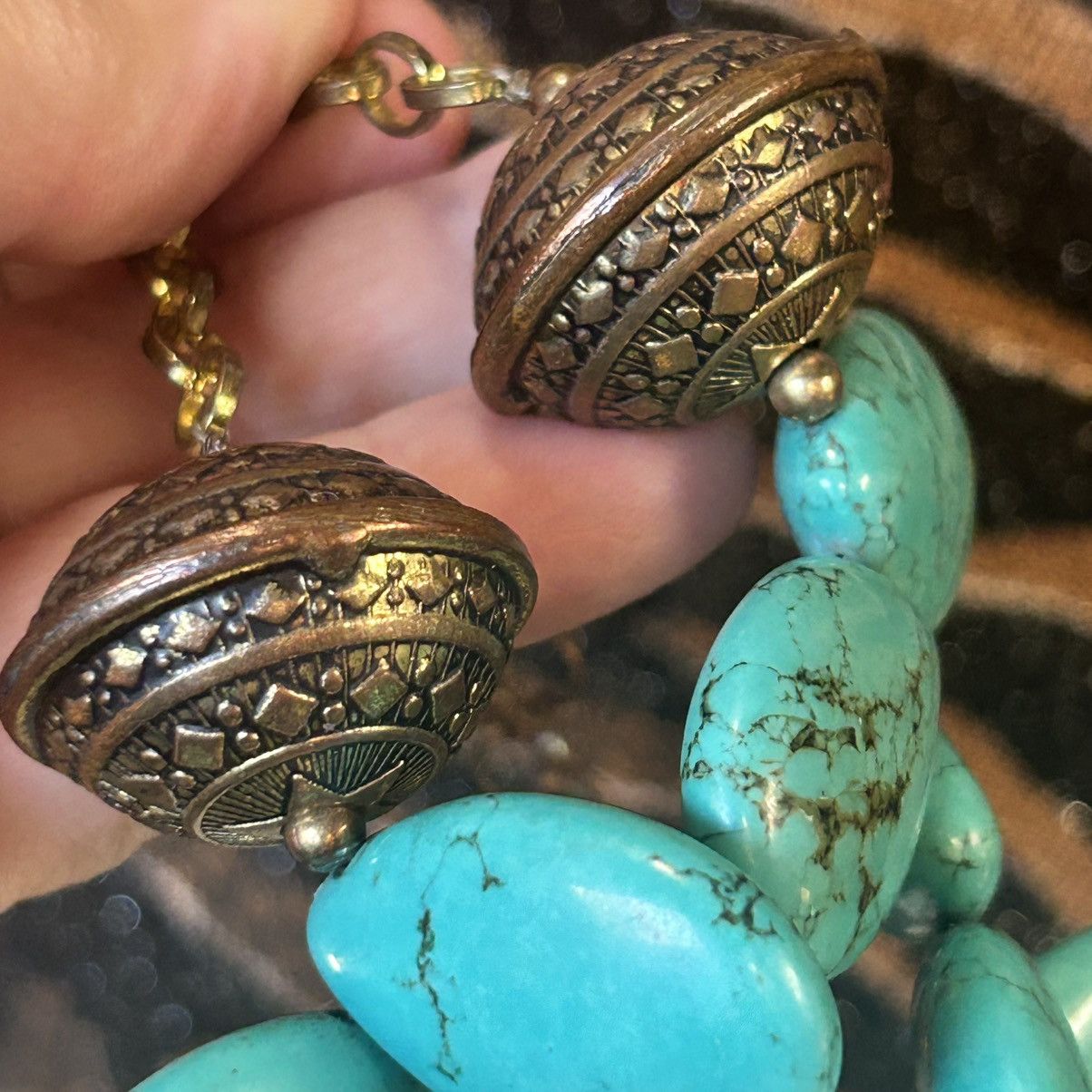 Vintage Handcrafted vintage raindrop howlite brass chain necklace Size ONE SIZE - 7 Thumbnail