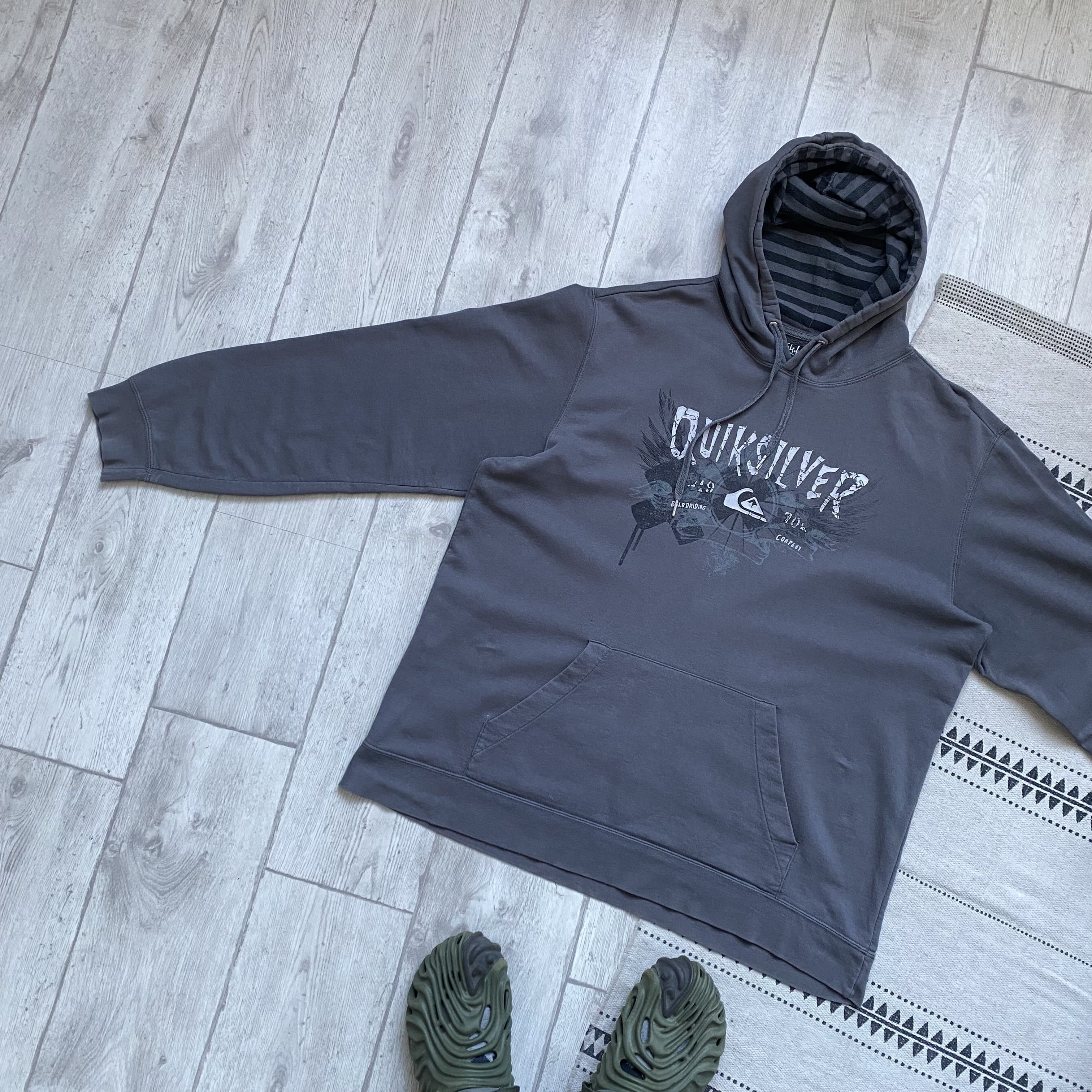 Quiksilver 🏄🏼‍♂️Thrashed Vintage 90s Quiksilver hoodie center logo Size US XL / EU 56 / 4 - 7 Thumbnail