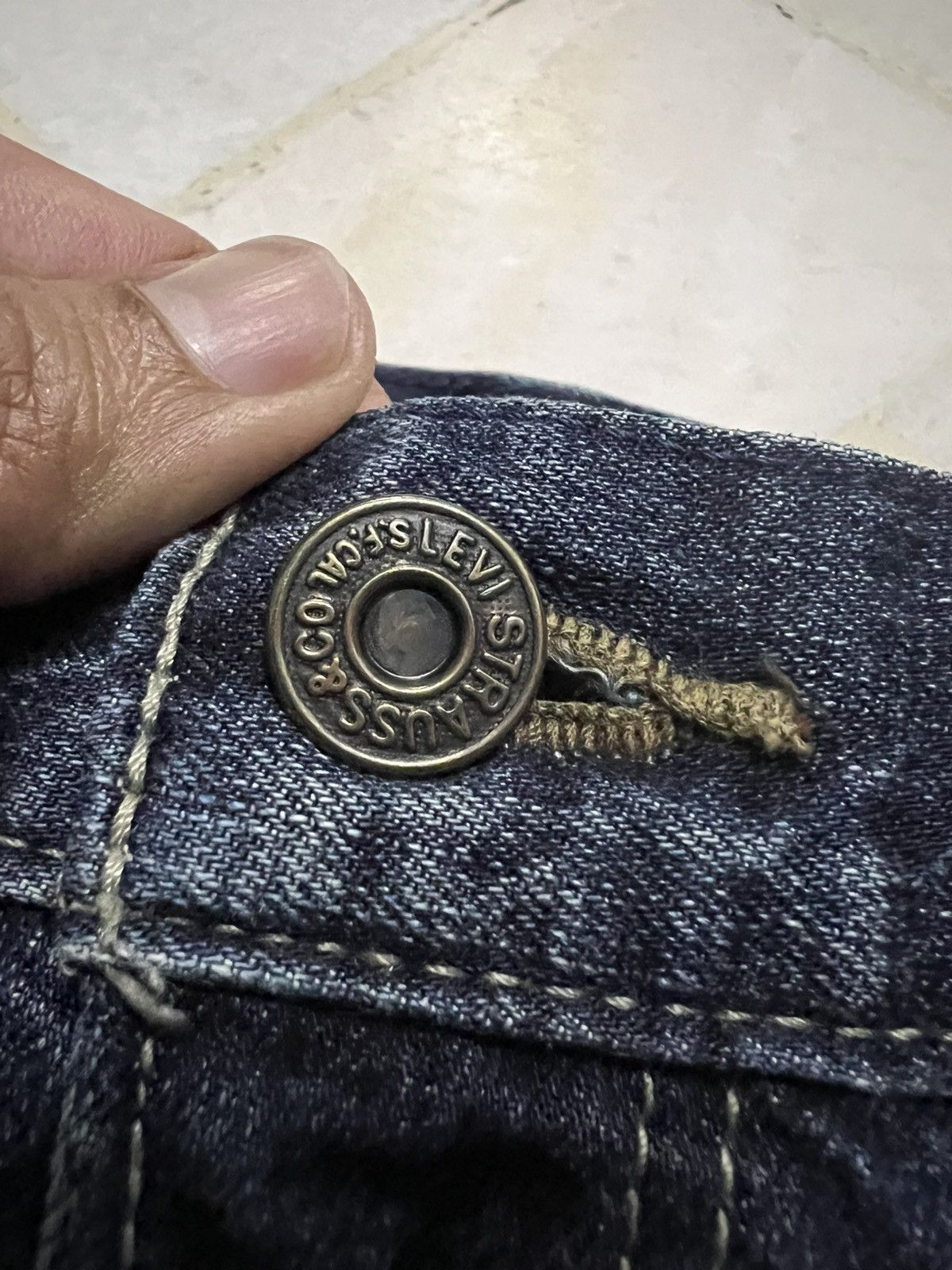 Jean × Levi's × Vintage 💥Vintage Levis 202 Distressed Faded Blue Jeans Size US 33 - 9 Thumbnail