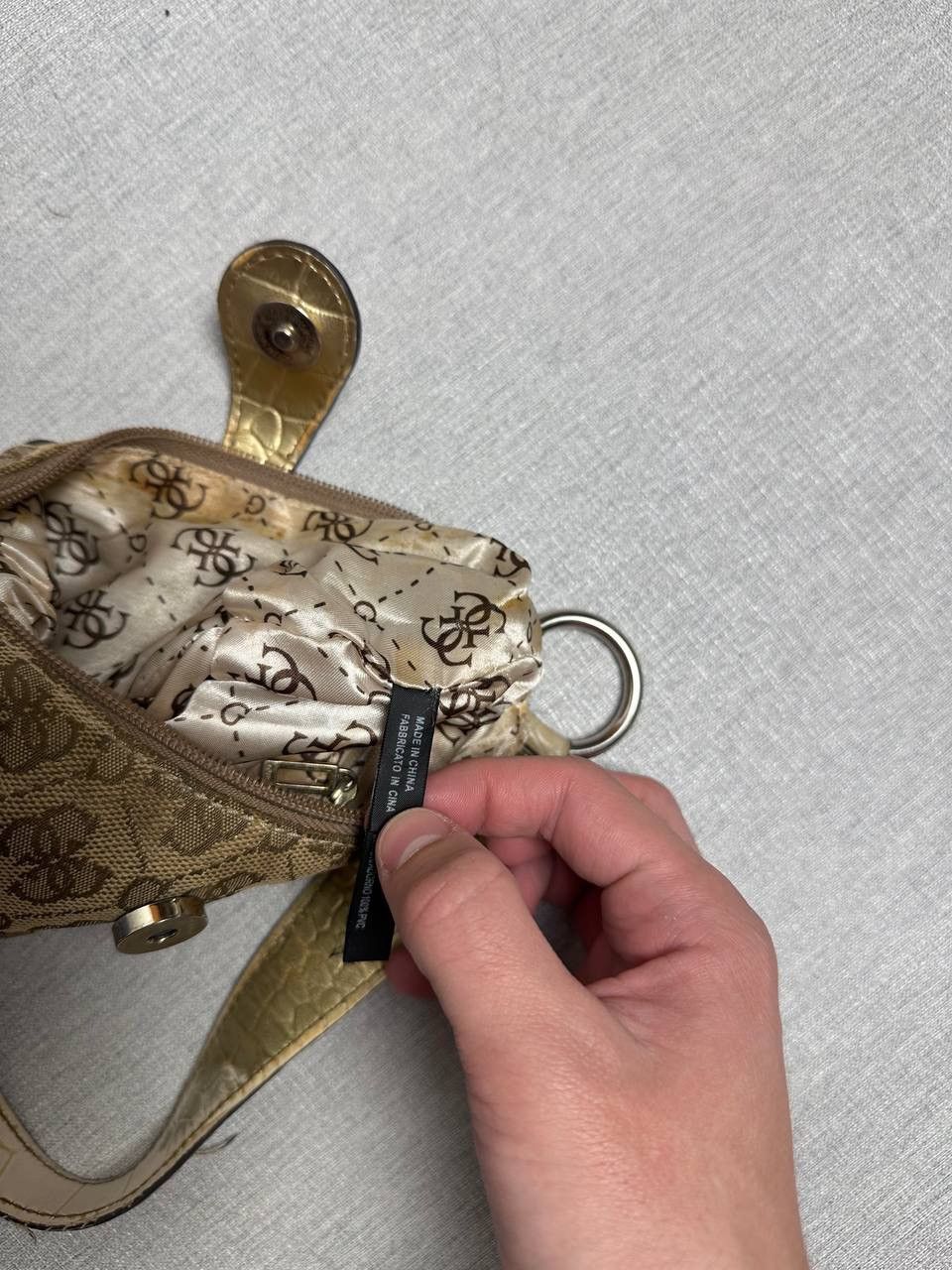 Guess Guess Vintage Y2K Avantgarde Mini Bag Very Rare Monogram Size ONE SIZE - 16 Thumbnail