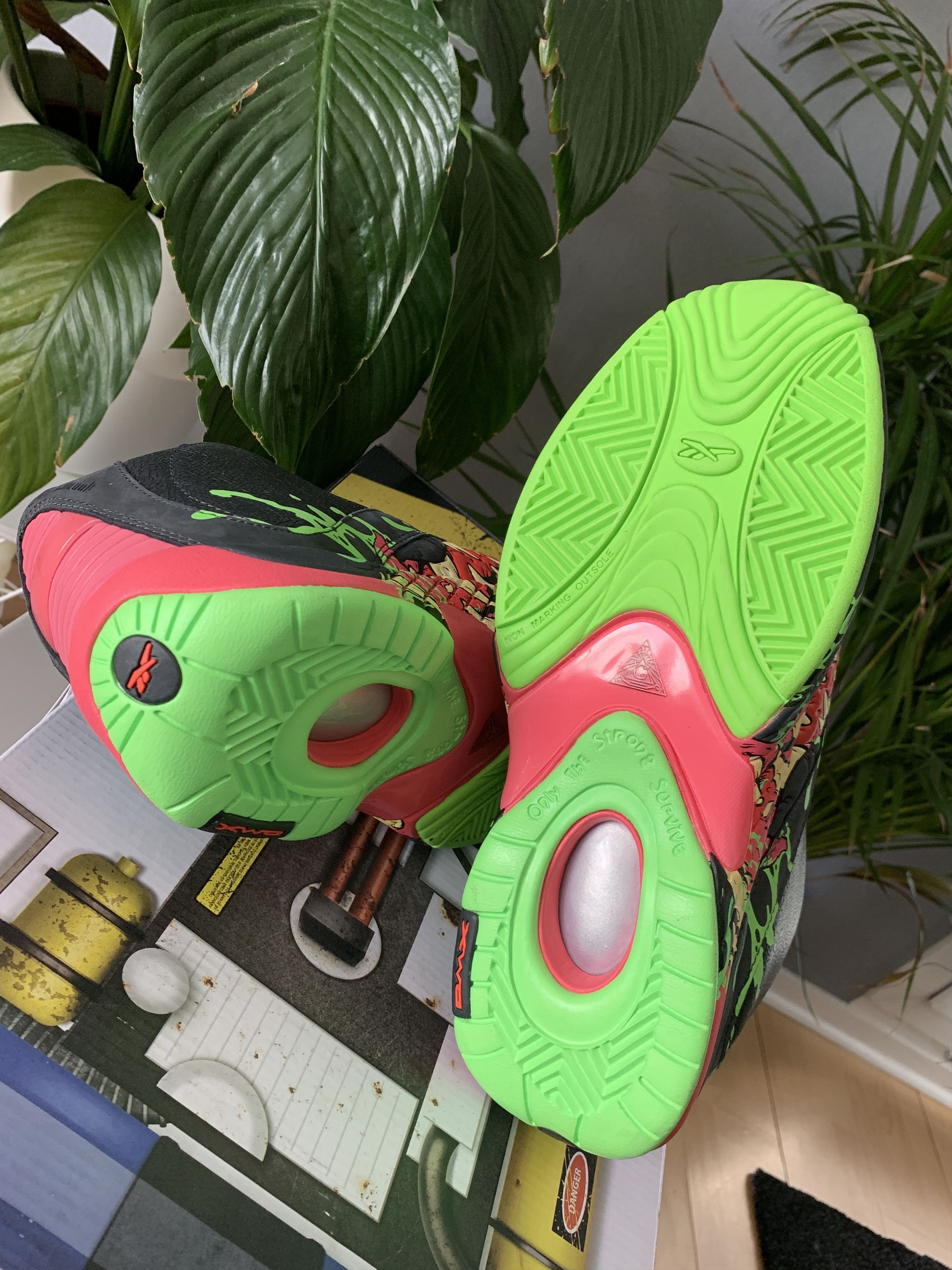 Reebok reebok x ghostbusters answer IV size 10.5 Size US 10.5 / EU 43-44 - 17 Thumbnail
