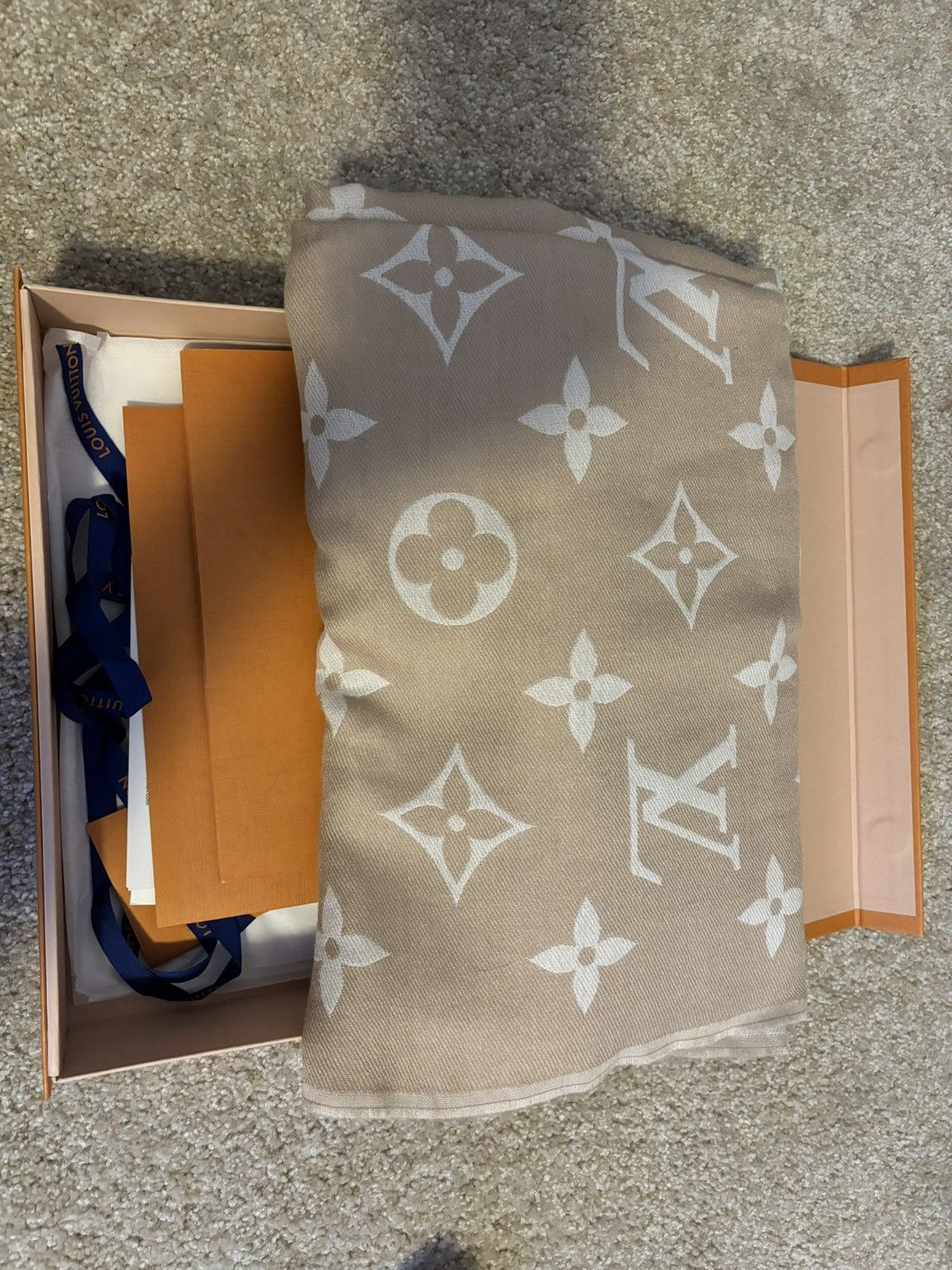 Louis Vuitton Louis Vuitton Amazingram Stole Scarf Size ONE SIZE - 1 Thumbnail
