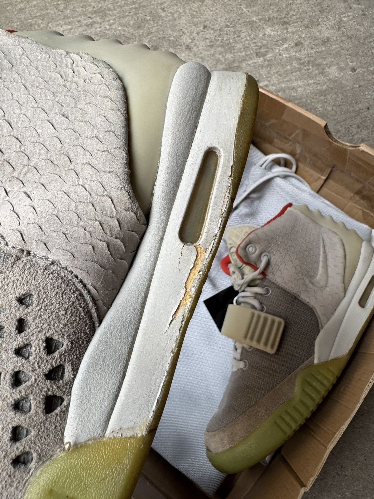 2012) NIKE AIR YEEZY 2 PURE PLATINUM SIZE 8 KANYE WEST, image size:1200x1600
