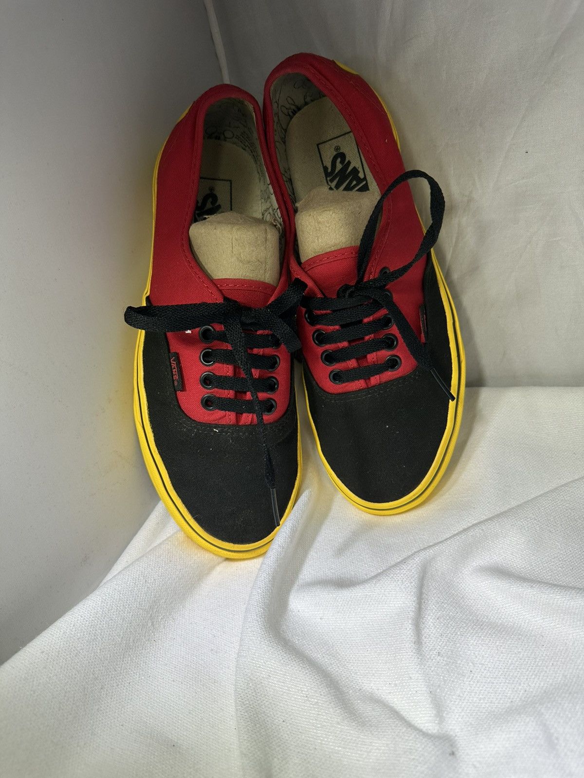Vans Vans Disney Mickey Mouse And Friends Men's 7.5 Women's 9 Size US 9 / IT 39 - 6 Thumbnail