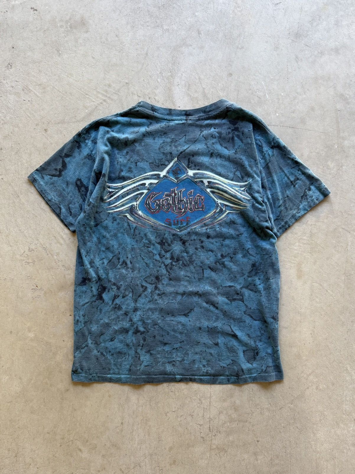 Vintage Vintage Single Stitch Gothic Surf Shirt Size US L / EU 52-54 / 3 - 1 Thumbnail