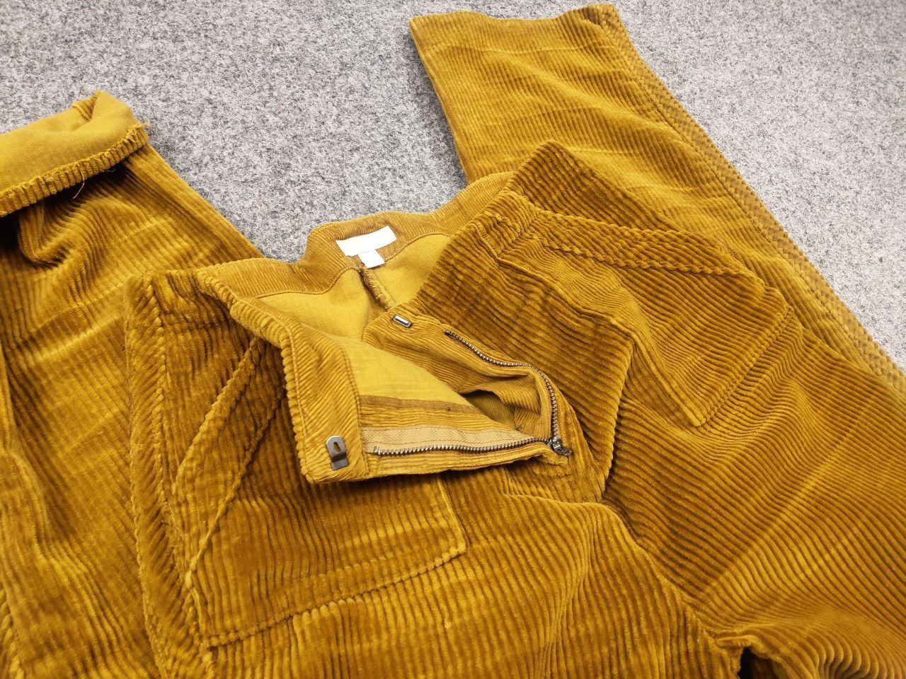 Burberry Burberry Yellow Corduroy Trousers Patch Pockets Baggy Pants Size 30" / US 8 / IT 44 - 15 Thumbnail