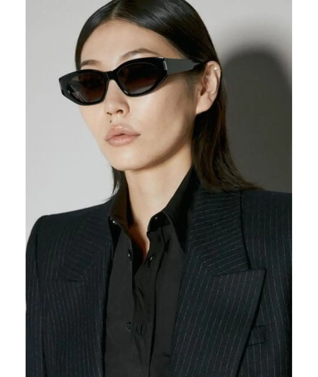 Saint Laurent Paris o1b1hav110125 Size: OS / Sunglasses in Black Size ONE SIZE - 3 Thumbnail
