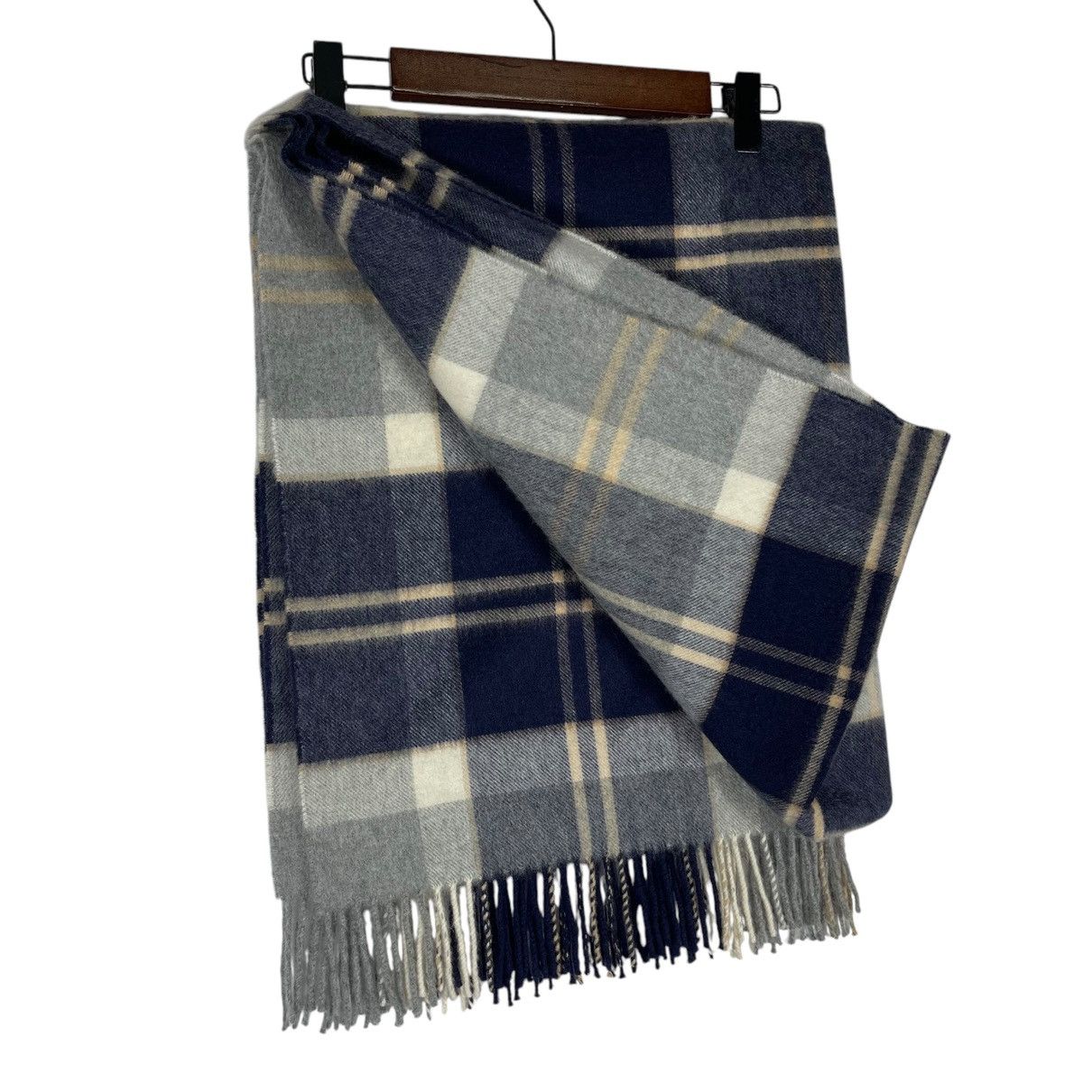 Johnstons Of Elgin Vintage Johnston Of Elgin Large Scarf Muffler Size ONE SIZE - 6 Thumbnail