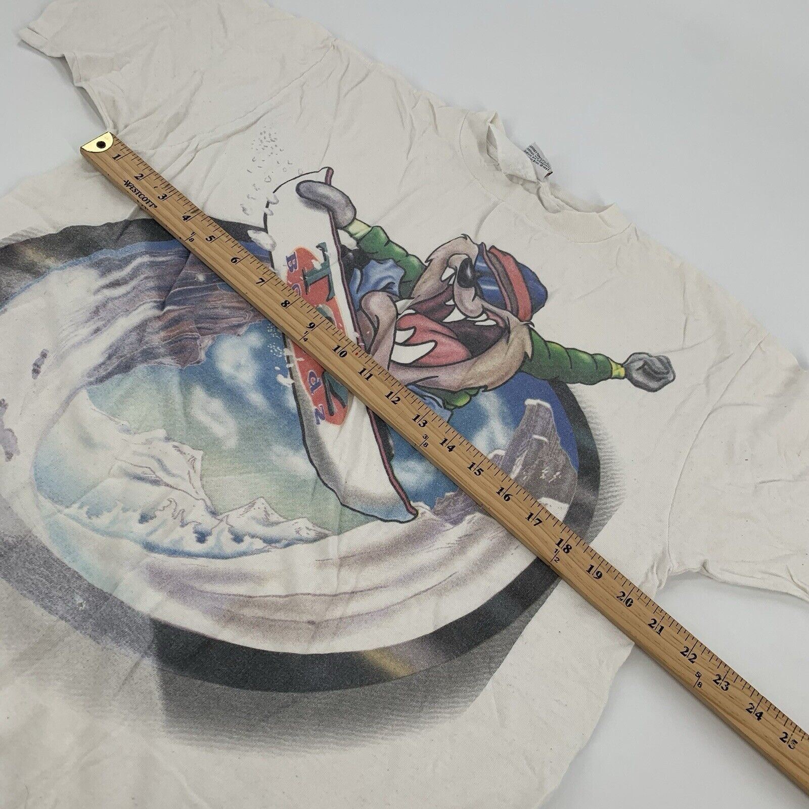 Vintage RARE Vintage 1997 Looney Tunes Taz Snowboarding T-Shirt Size US L / EU 52-54 / 3 - 8 Thumbnail
