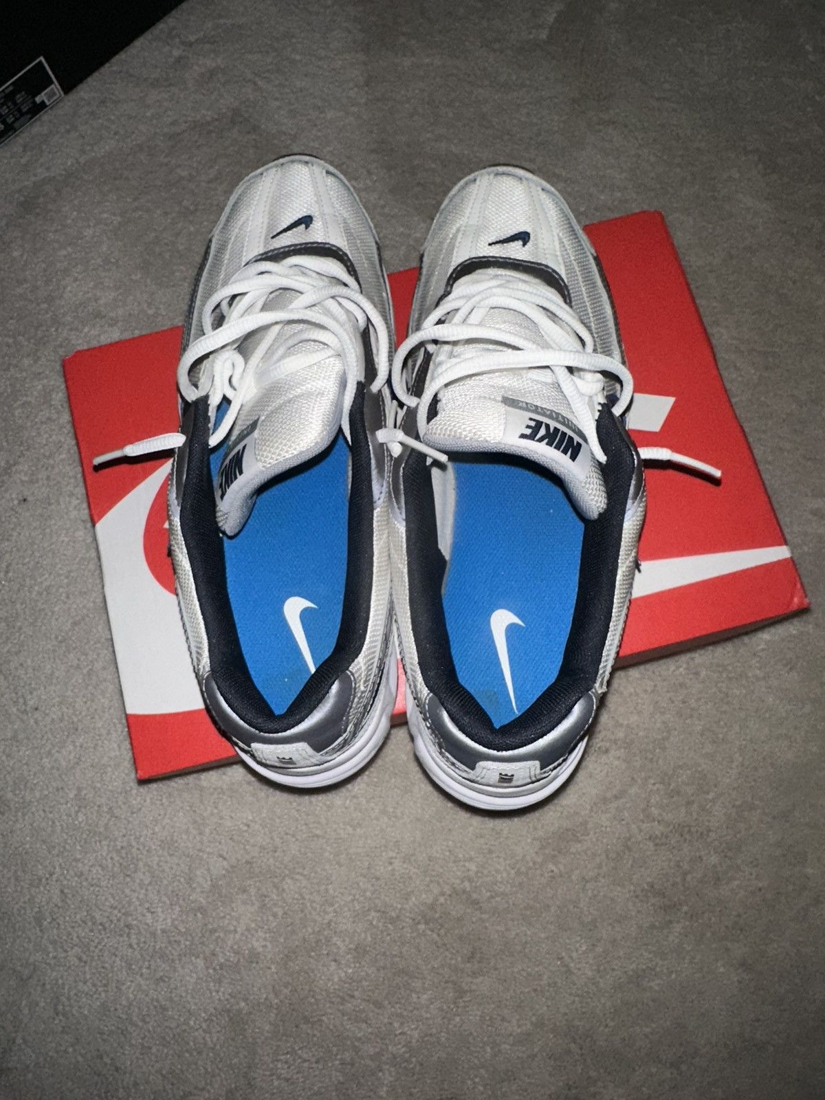 Nike Nike Initiator White/Navy – Size 10.5 Size US 10.5 / EU 43-44 - 6 Thumbnail