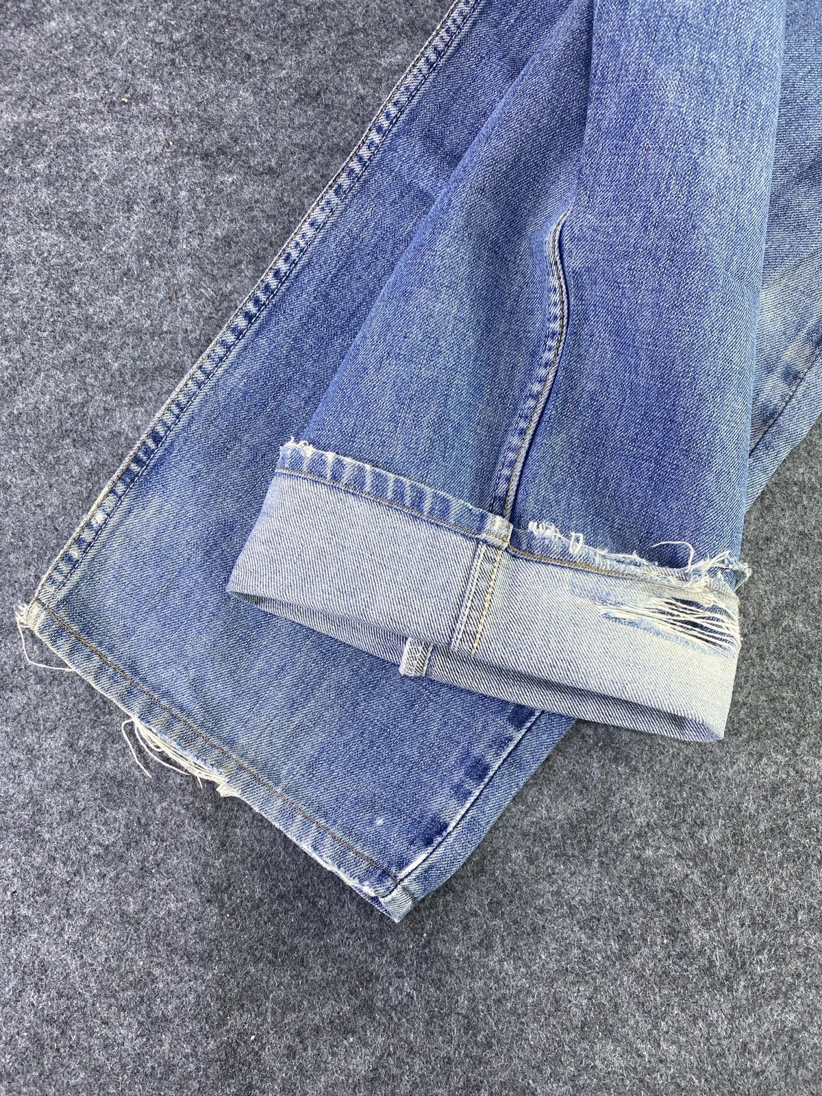Jean × Levi's × Vintage VINTAGE LEVIS 513 DISTRESS BLUE WASH JEANS - J912 Size US 34 / EU 50 - 8 Thumbnail